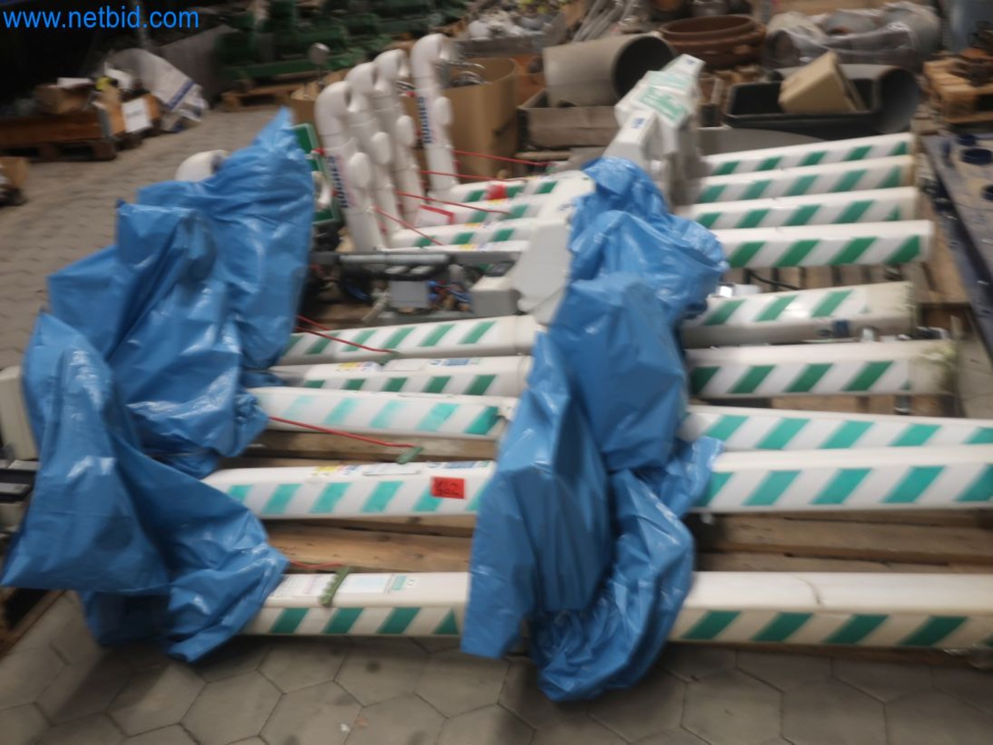 Magazinbestände, Rohöl-/Gas-Öl-/Einsatzpumpen sowie Betriebsausstattung einer Raffinerie-2