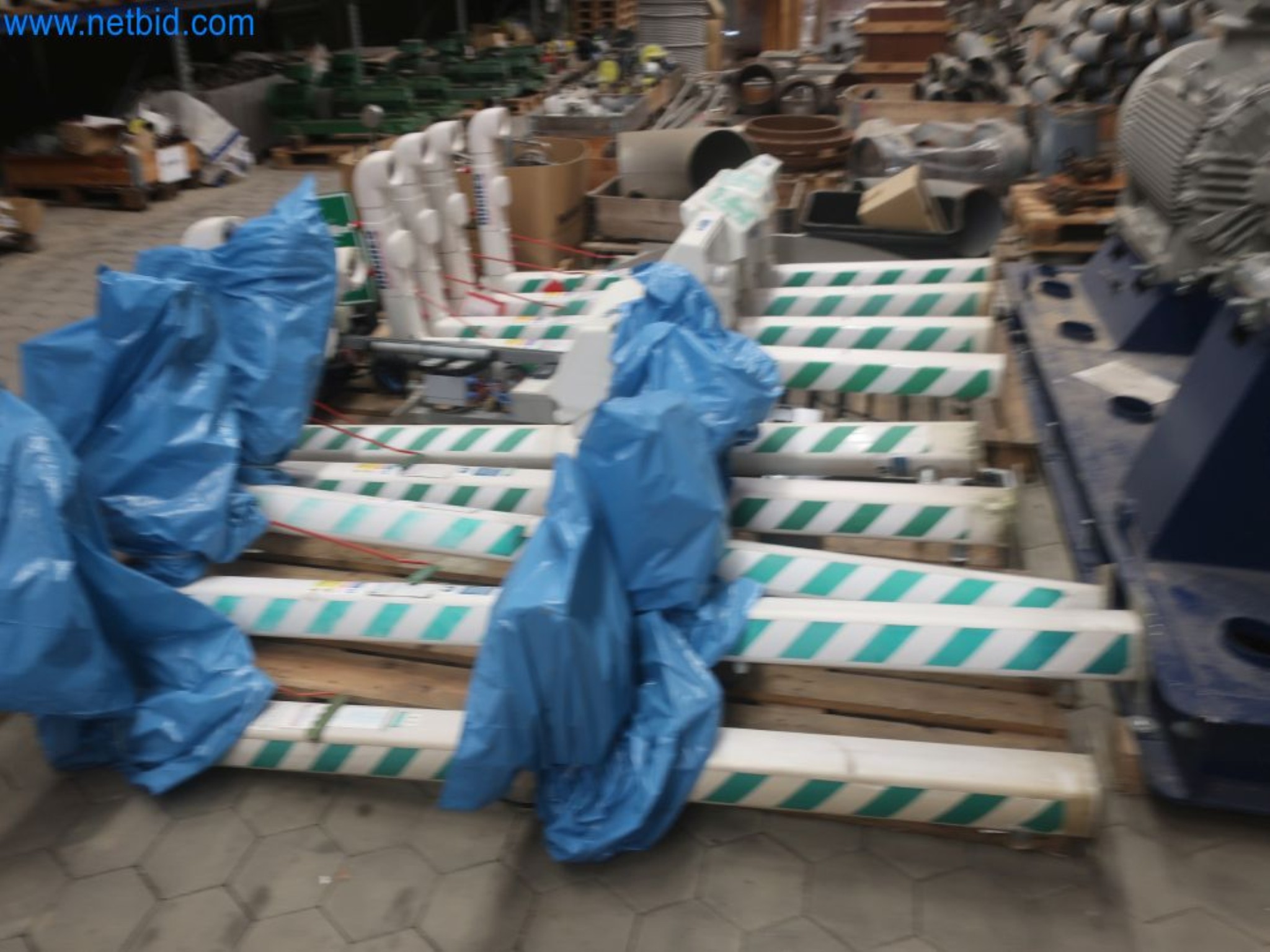 Magazinbestände, Rohöl-/Gas-Öl-/Einsatzpumpen sowie Betriebsausstattung einer Raffinerie-3