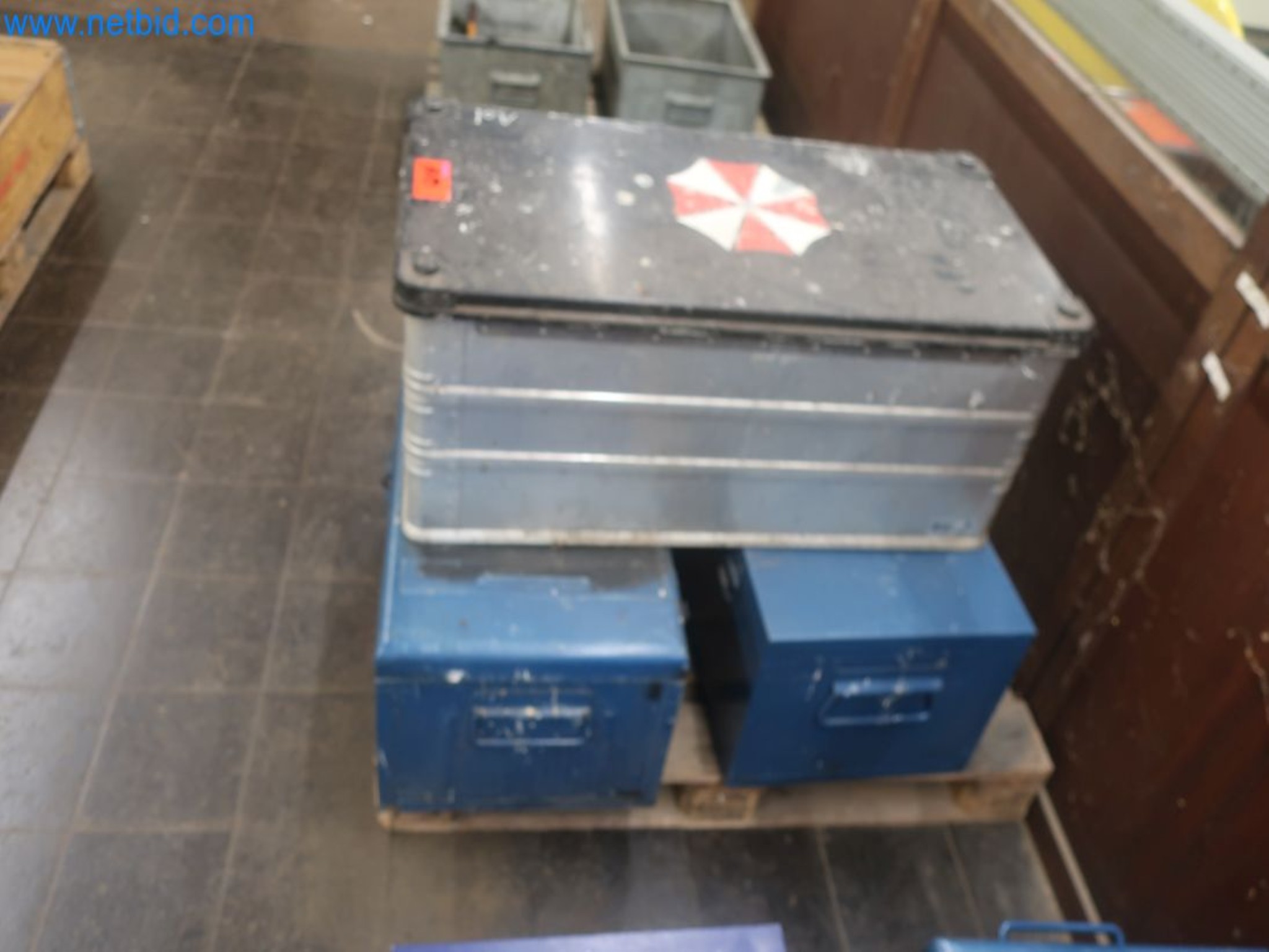 Magazinbestände, Rohöl-/Gas-Öl-/Einsatzpumpen sowie Betriebsausstattung einer Raffinerie-1