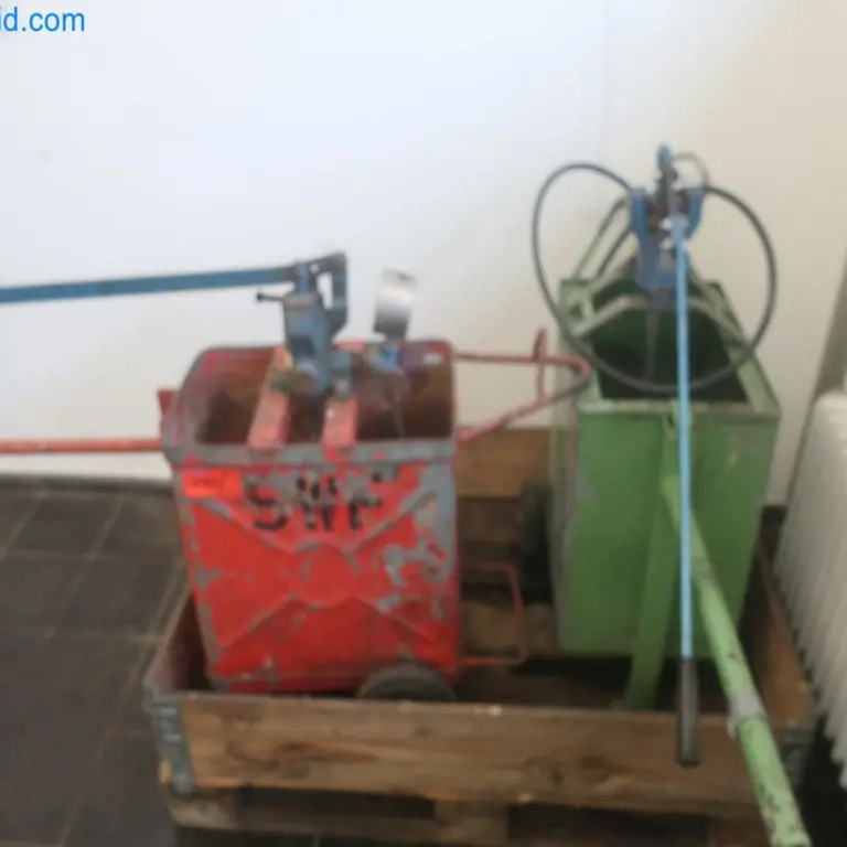 3 Manual lifting liquid pumps