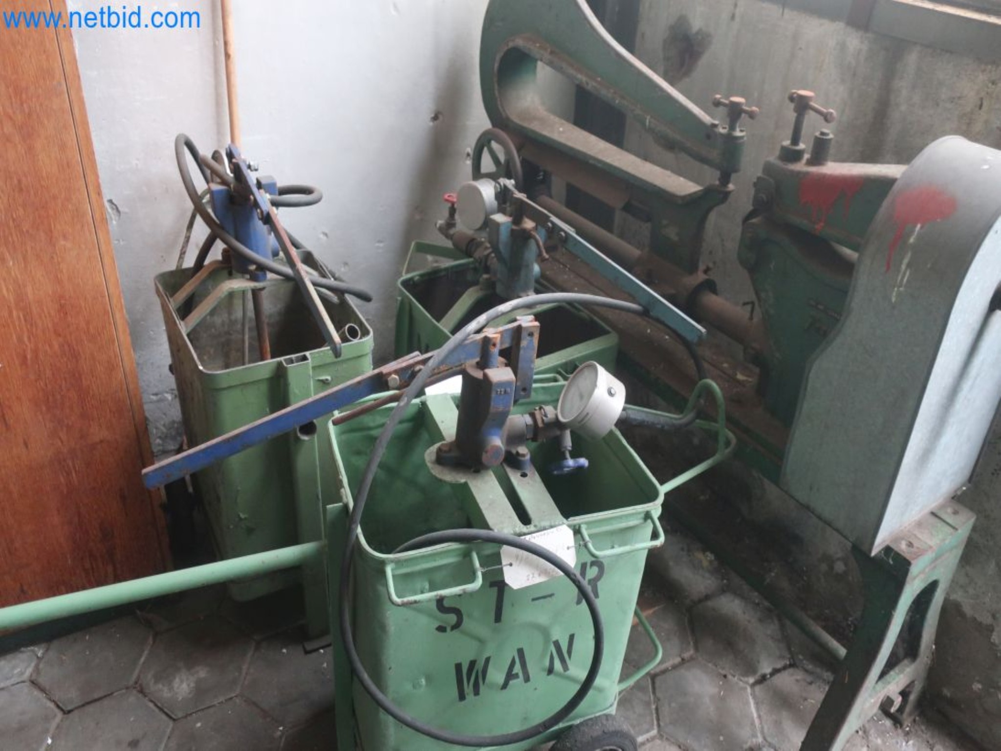 Magazinbestände, Rohöl-/Gas-Öl-/Einsatzpumpen sowie Betriebsausstattung einer Raffinerie-3