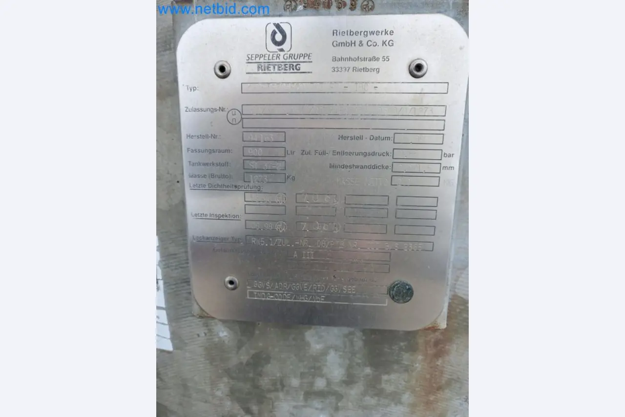 Zakłady produkcji i magazynowania mineralnych produktów olejowych, jak również surowców i produktów gotowych do produkcji smarów.-2