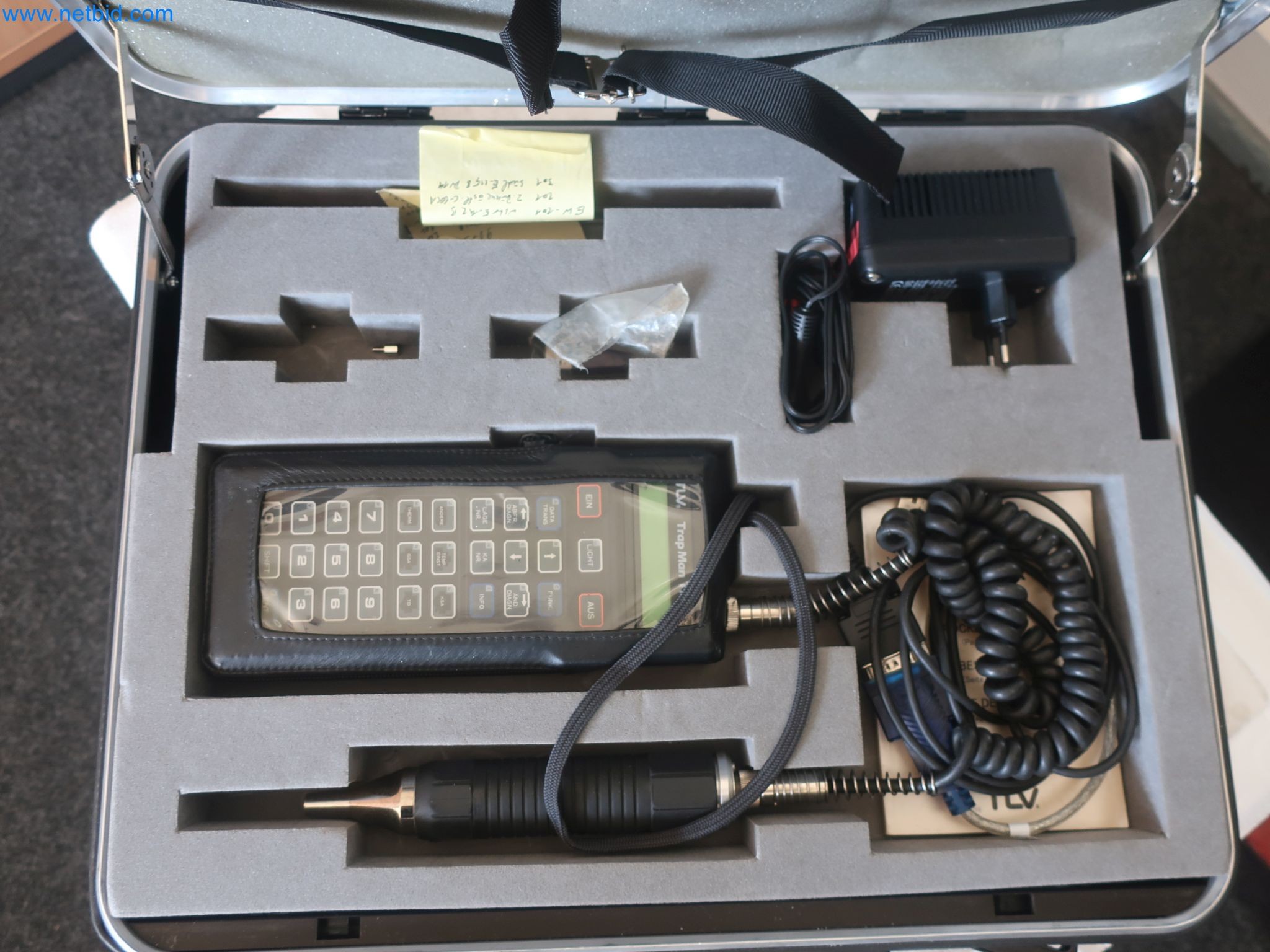 Magazinbestände, Rohöl-/Gas-Öl-/Einsatzpumpen sowie Betriebsausstattung einer Raffinerie-1