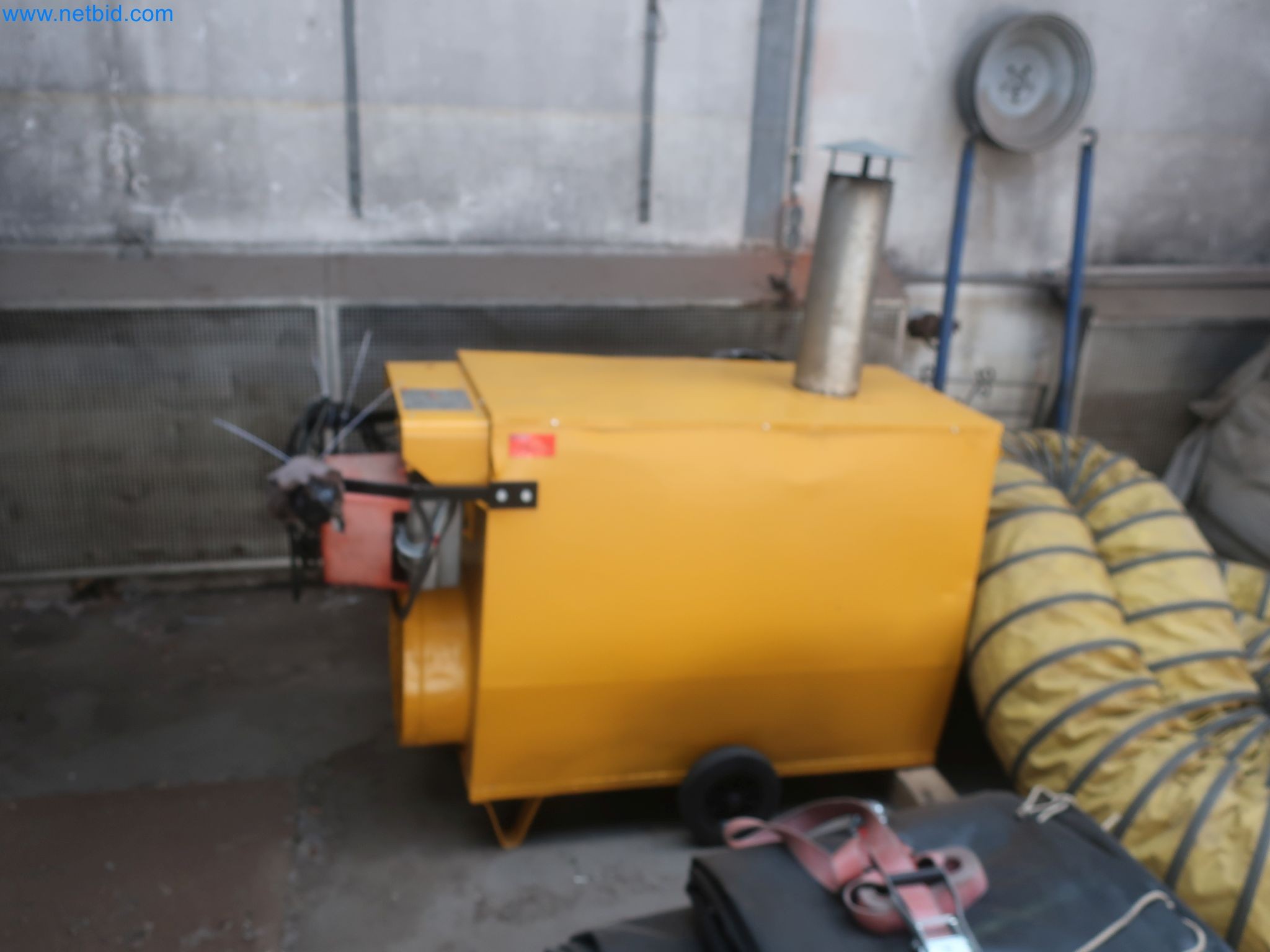 Installations pour la fabrication et le stockage de produits pétroliers ainsi que de produits d'alimentation et de produits finis pour la fabrication de lubrifiants-1