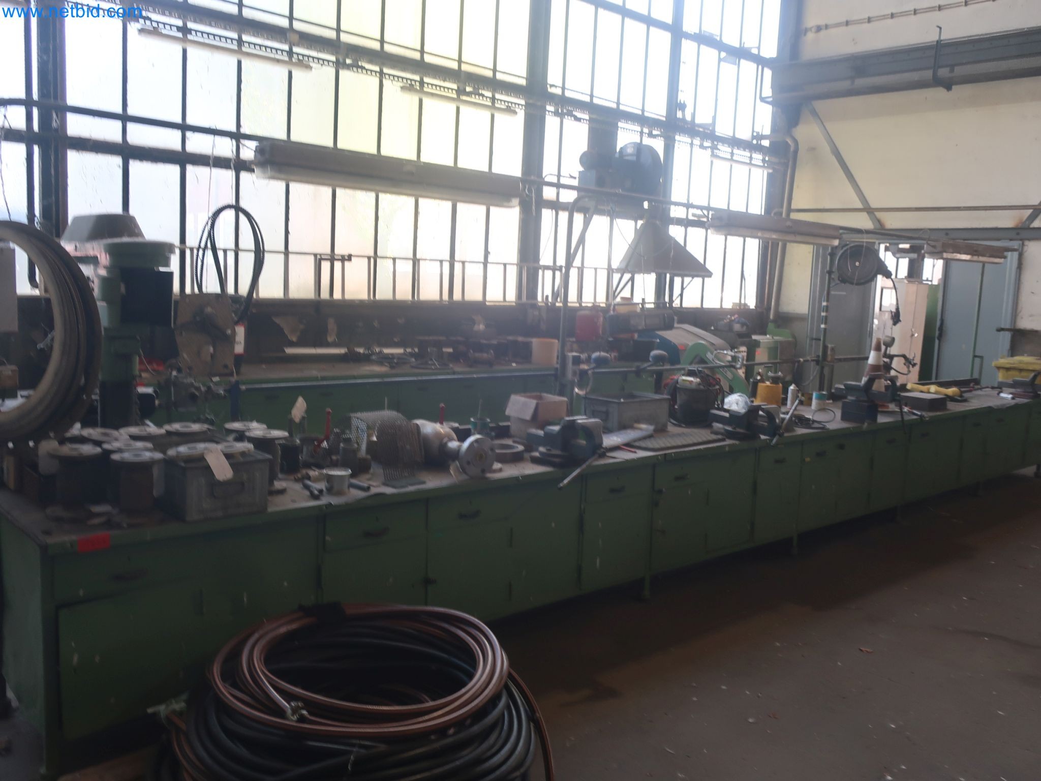 Magazinbestände, Rohöl-/Gas-Öl-/Einsatzpumpen sowie Betriebsausstattung einer Raffinerie-2