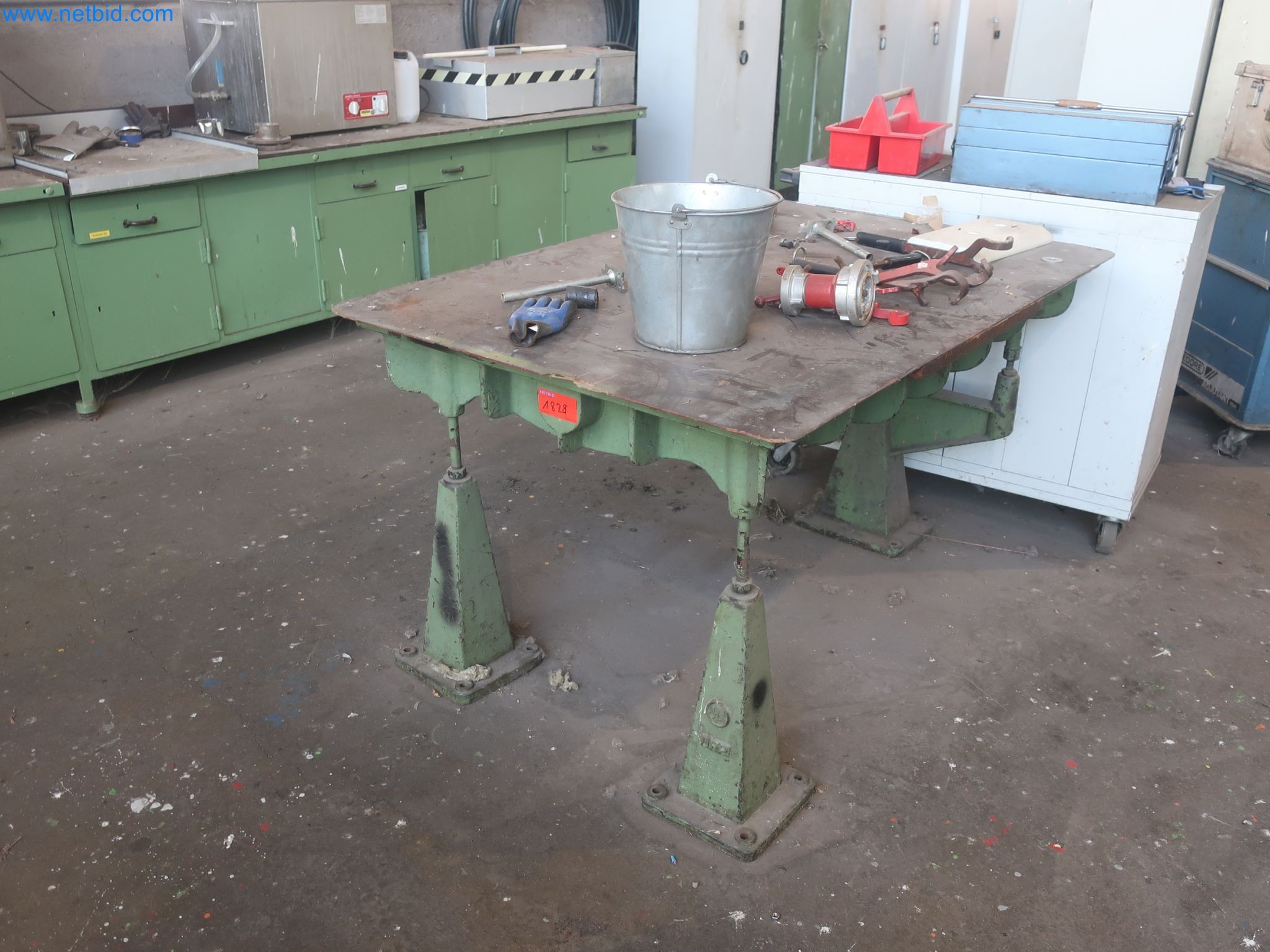 Magazinbestände, Rohöl-/Gas-Öl-/Einsatzpumpen sowie Betriebsausstattung einer Raffinerie-1