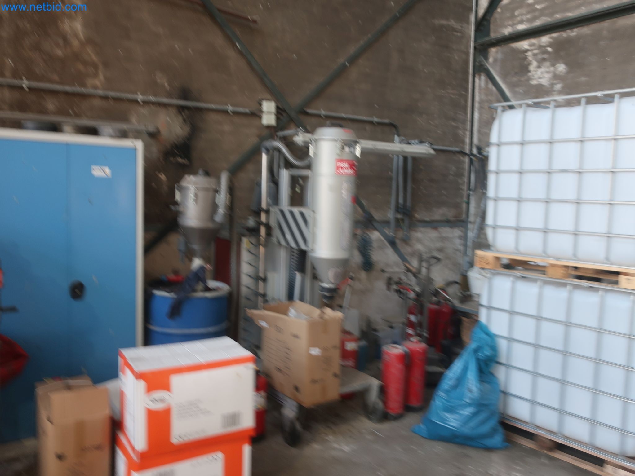 Magazinbestände, Rohöl-/Gas-Öl-/Einsatzpumpen sowie Betriebsausstattung einer Raffinerie-1