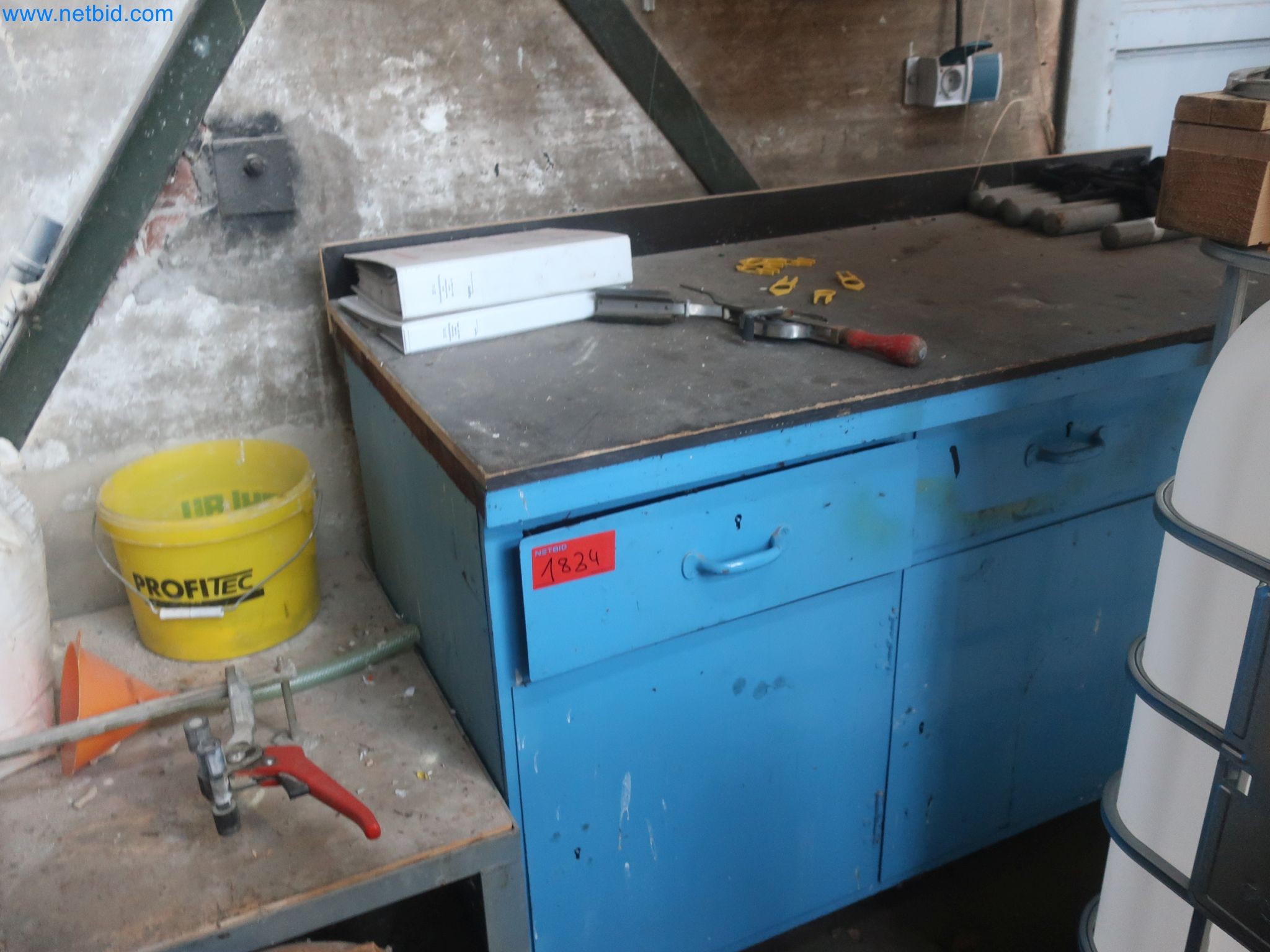 Magazinbestände, Rohöl-/Gas-Öl-/Einsatzpumpen sowie Betriebsausstattung einer Raffinerie-1