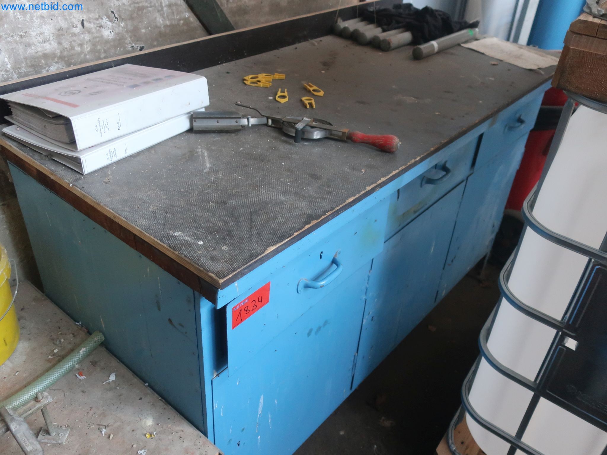 Magazinbestände, Rohöl-/Gas-Öl-/Einsatzpumpen sowie Betriebsausstattung einer Raffinerie-2