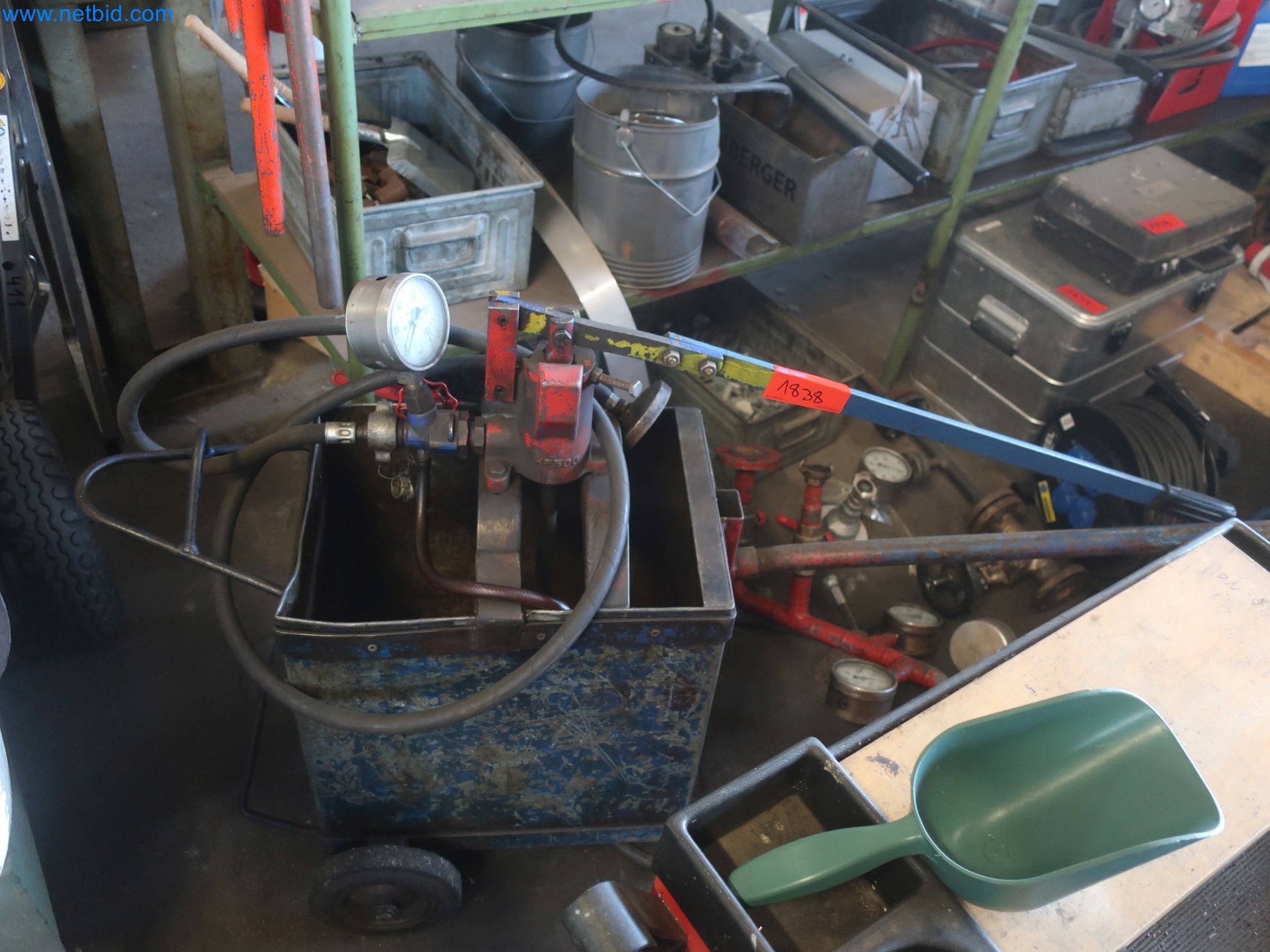 Magazinbestände, Rohöl-/Gas-Öl-/Einsatzpumpen sowie Betriebsausstattung einer Raffinerie-1