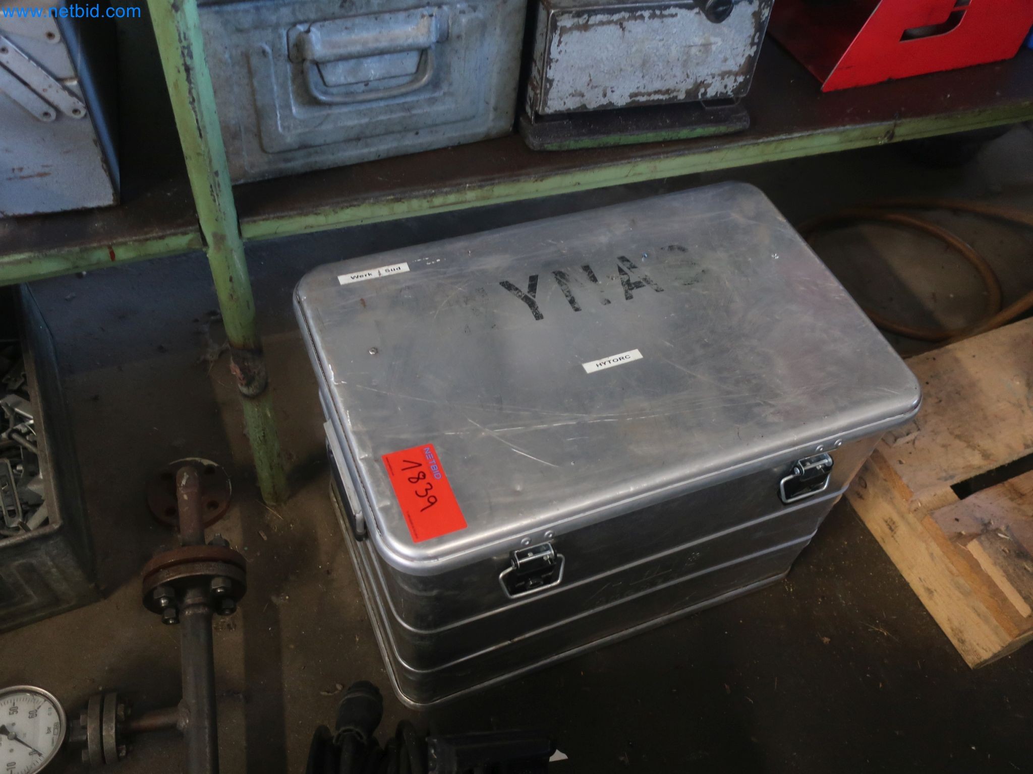 Magazinbestände, Rohöl-/Gas-Öl-/Einsatzpumpen sowie Betriebsausstattung einer Raffinerie-1