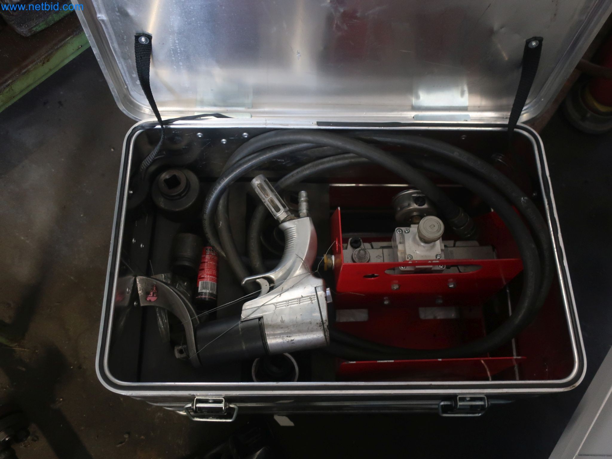 Magazinbestände, Rohöl-/Gas-Öl-/Einsatzpumpen sowie Betriebsausstattung einer Raffinerie-2