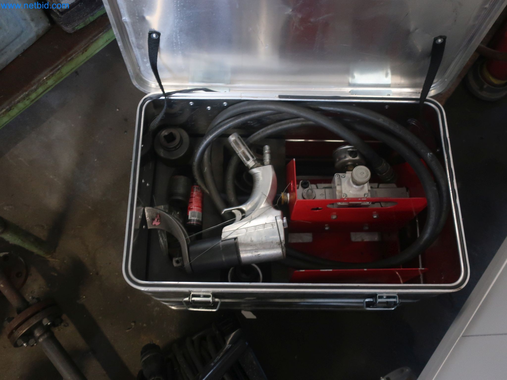 Magazinbestände, Rohöl-/Gas-Öl-/Einsatzpumpen sowie Betriebsausstattung einer Raffinerie-5