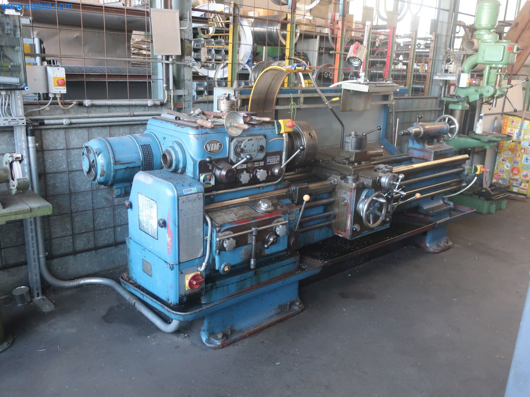 Zakłady produkcji i magazynowania mineralnych produktów olejowych, jak również surowców i produktów gotowych do produkcji smarów.-1