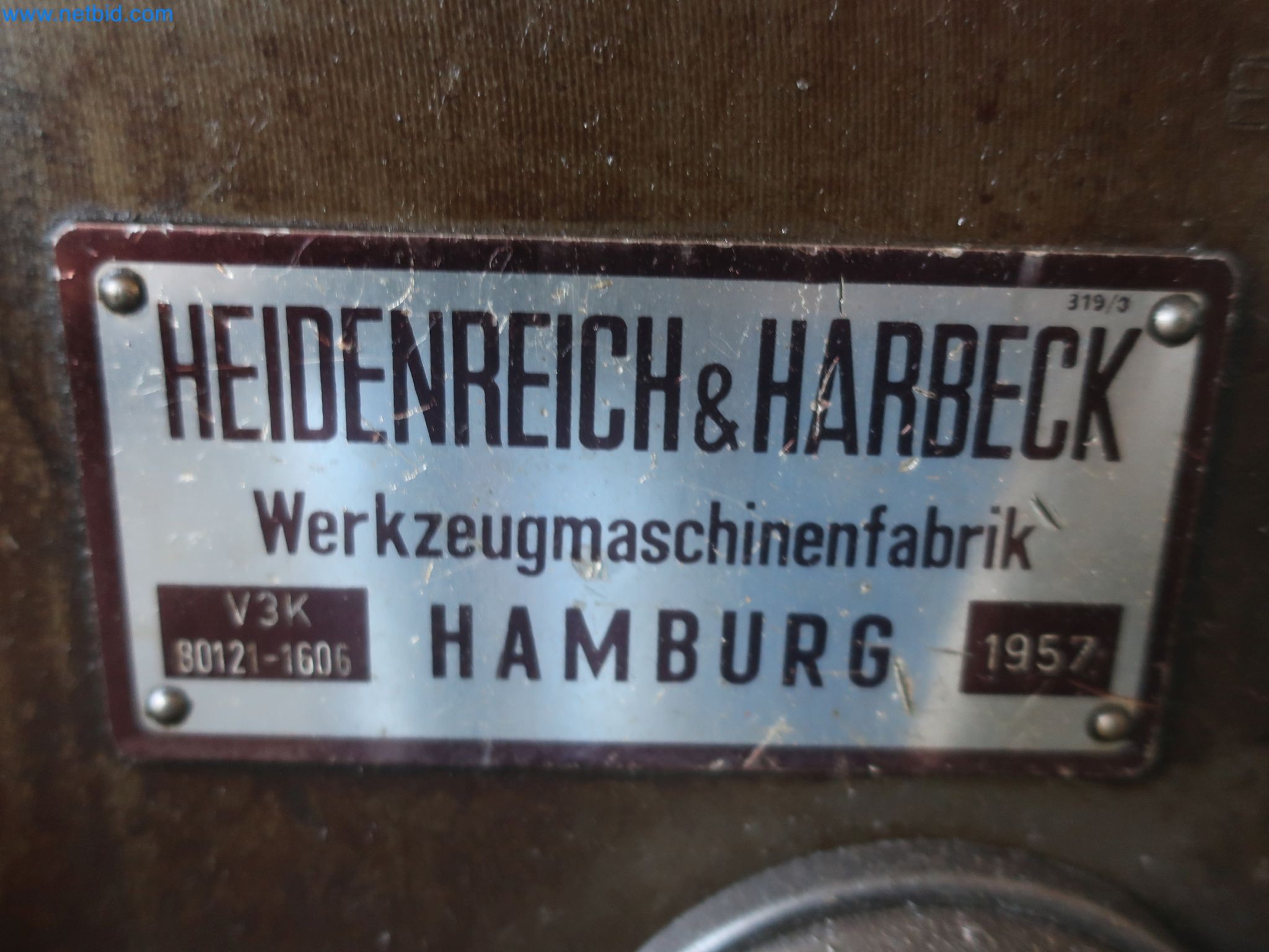 Zakłady produkcji i magazynowania mineralnych produktów olejowych, jak również surowców i produktów gotowych do produkcji smarów.-2