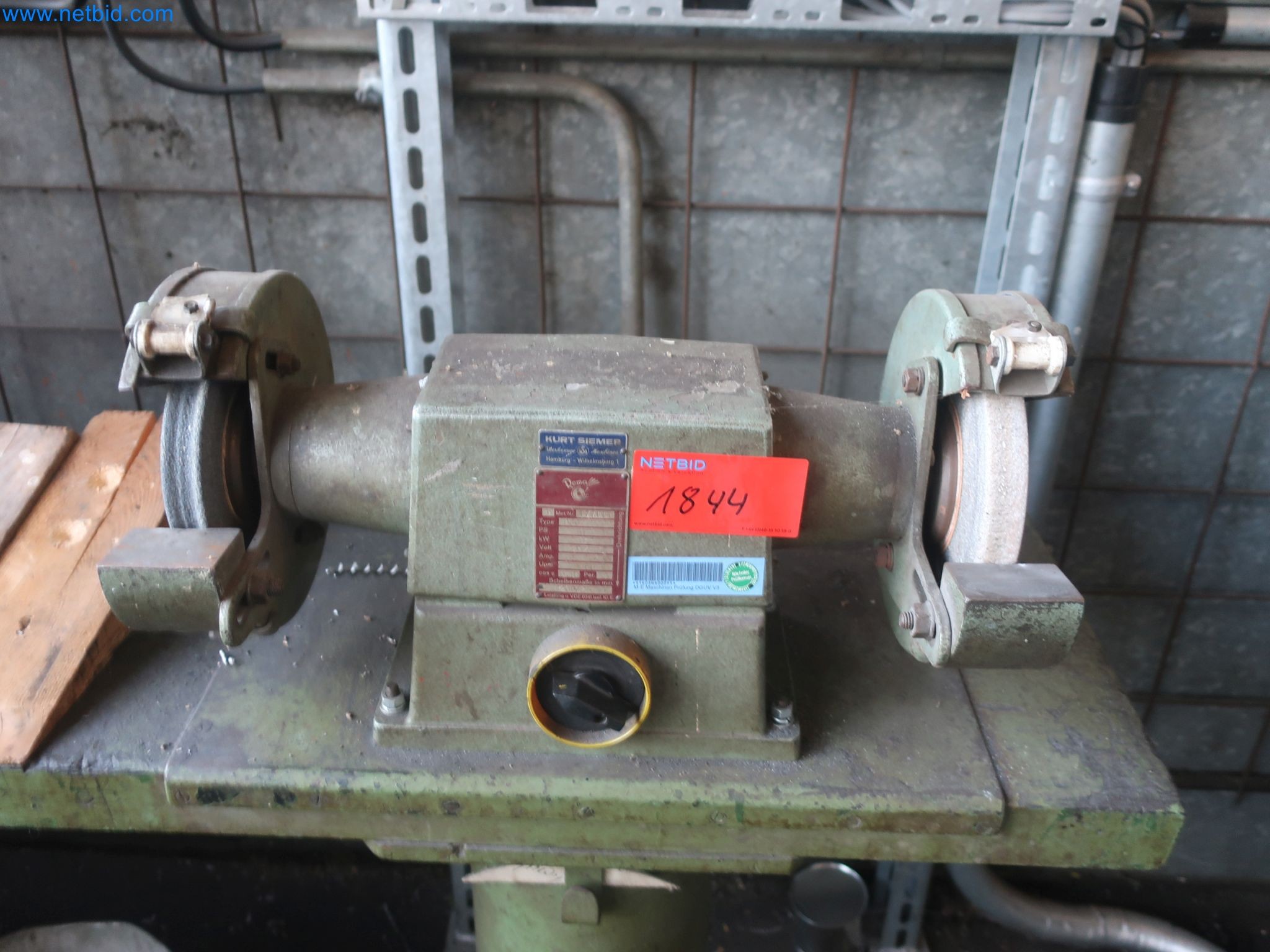 Magazinbestände, Rohöl-/Gas-Öl-/Einsatzpumpen sowie Betriebsausstattung einer Raffinerie-2