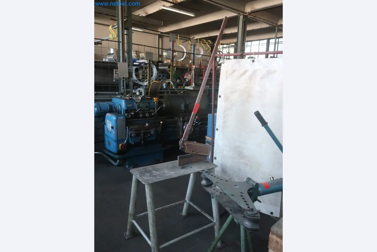 Installations pour la fabrication et le stockage de produits pétroliers ainsi que de produits d'alimentation et de produits finis pour la fabrication de lubrifiants-1