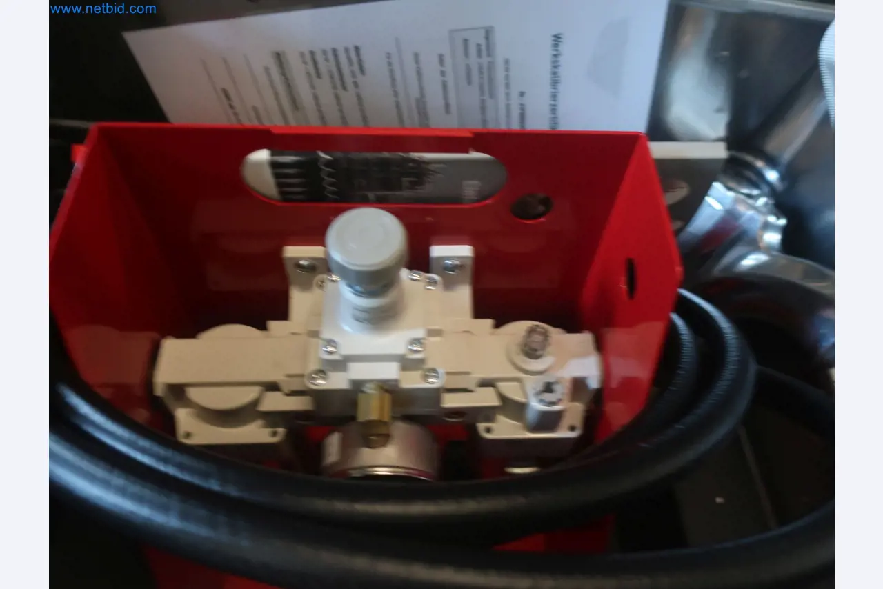 Installations pour la fabrication et le stockage de produits pétroliers ainsi que de produits d'alimentation et de produits finis pour la fabrication de lubrifiants-3