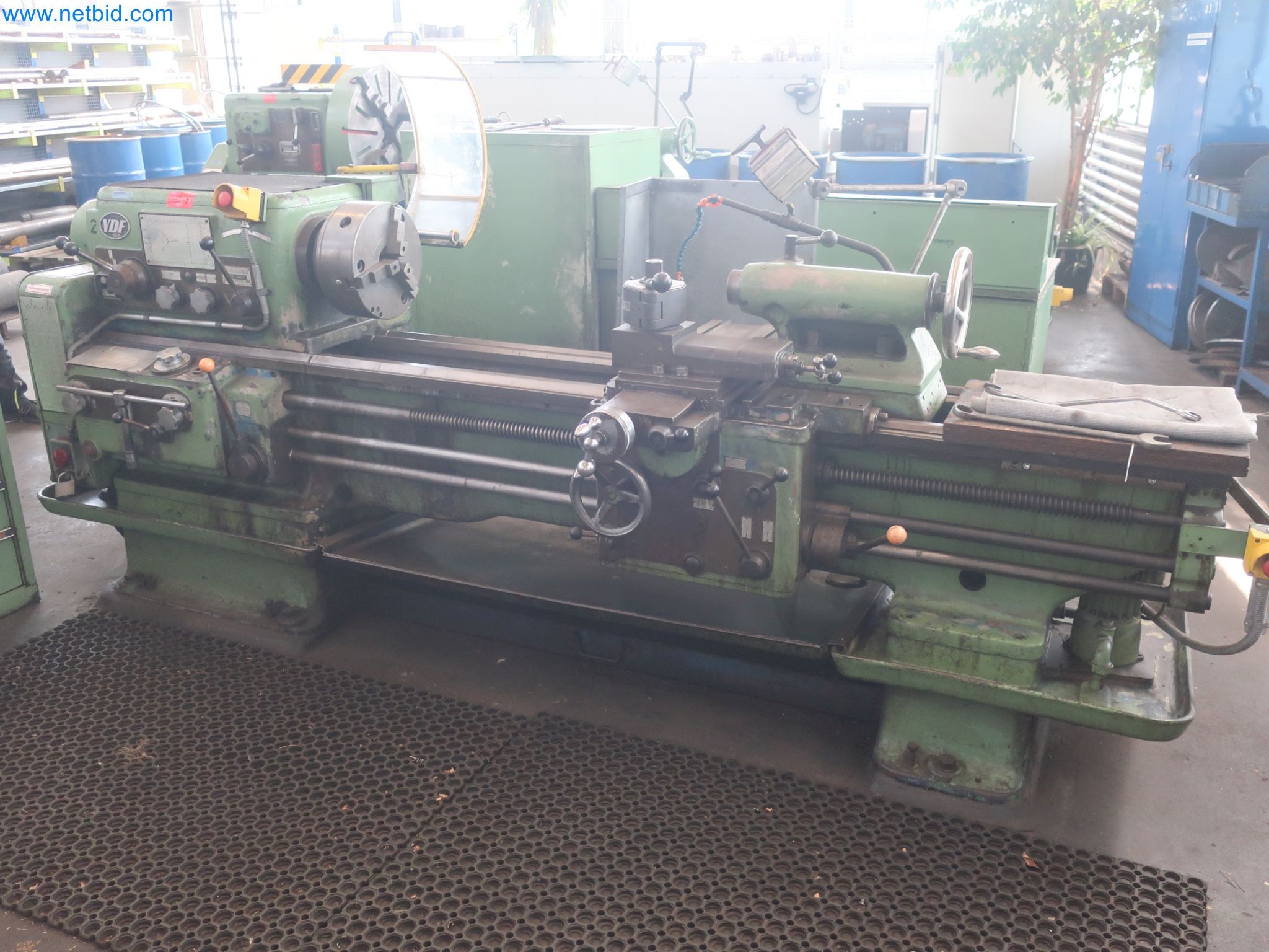 Zakłady produkcji i magazynowania mineralnych produktów olejowych, jak również surowców i produktów gotowych do produkcji smarów.-1