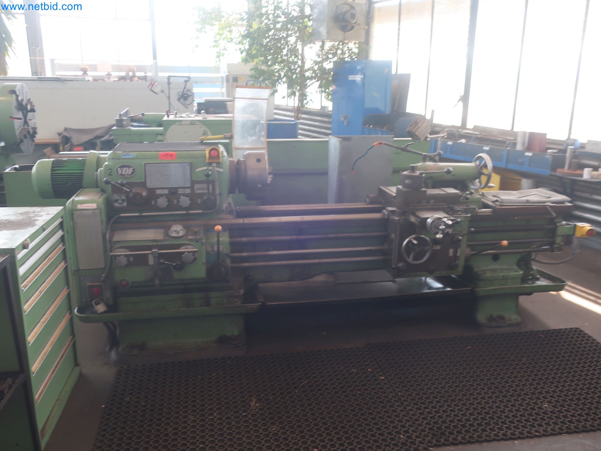 Zakłady produkcji i magazynowania mineralnych produktów olejowych, jak również surowców i produktów gotowych do produkcji smarów.-3