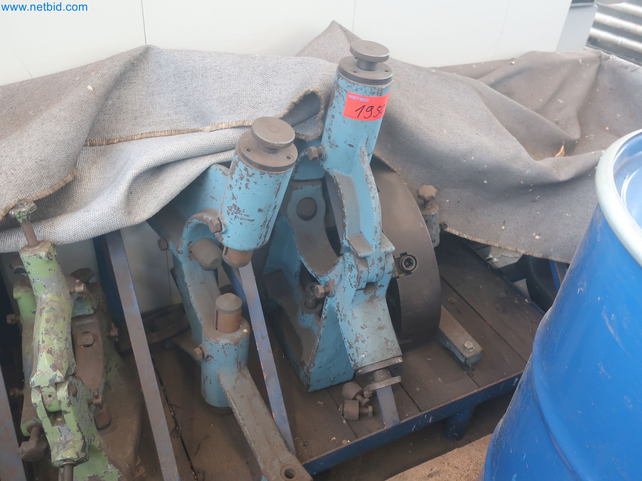 Závody na výrobu a skladování produktů z minerálních olejů, jakož i vstupů a hotových výrobků pro výrobu maziv.-9