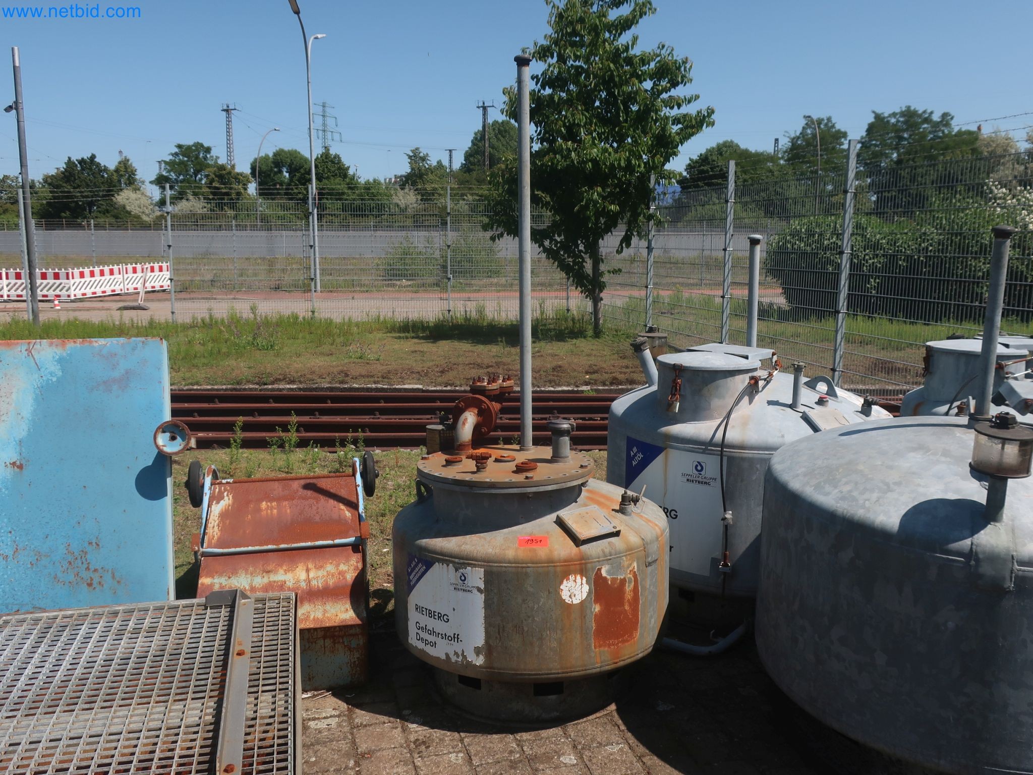 Magazinbestände, Rohöl-/Gas-Öl-/Einsatzpumpen sowie Betriebsausstattung einer Raffinerie-1