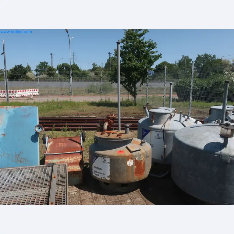 Installations pour la fabrication et le stockage de produits pétroliers ainsi que de produits d'alimentation et de produits finis pour la fabrication de lubrifiants-1