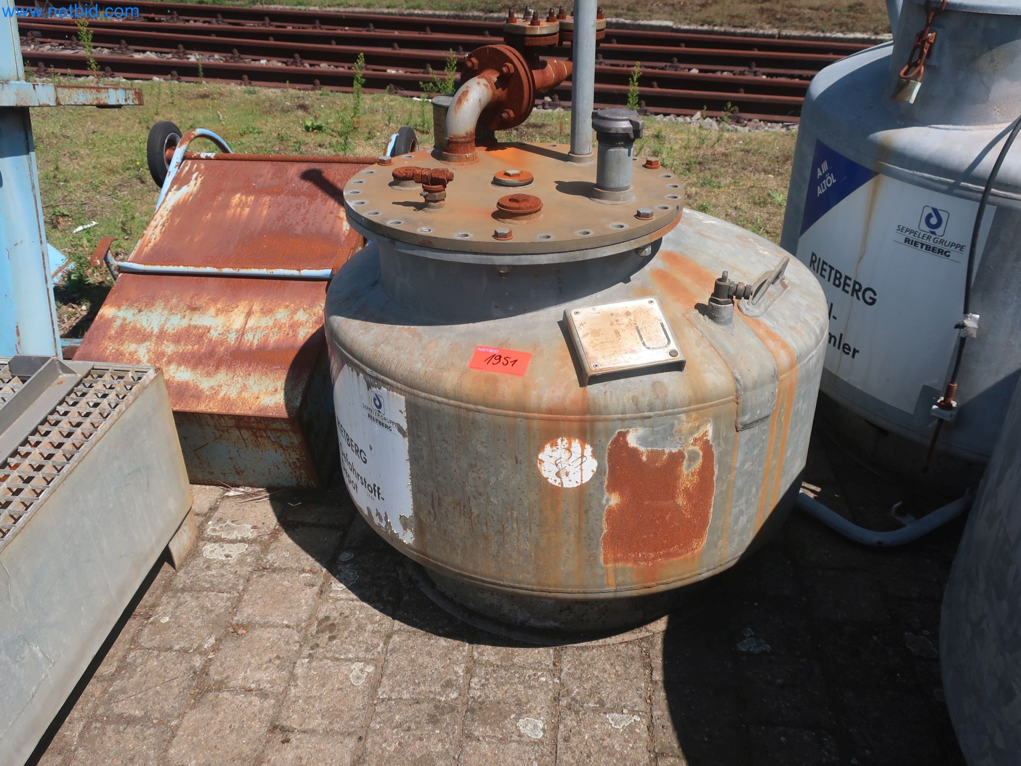 Magazinbestände, Rohöl-/Gas-Öl-/Einsatzpumpen sowie Betriebsausstattung einer Raffinerie-2