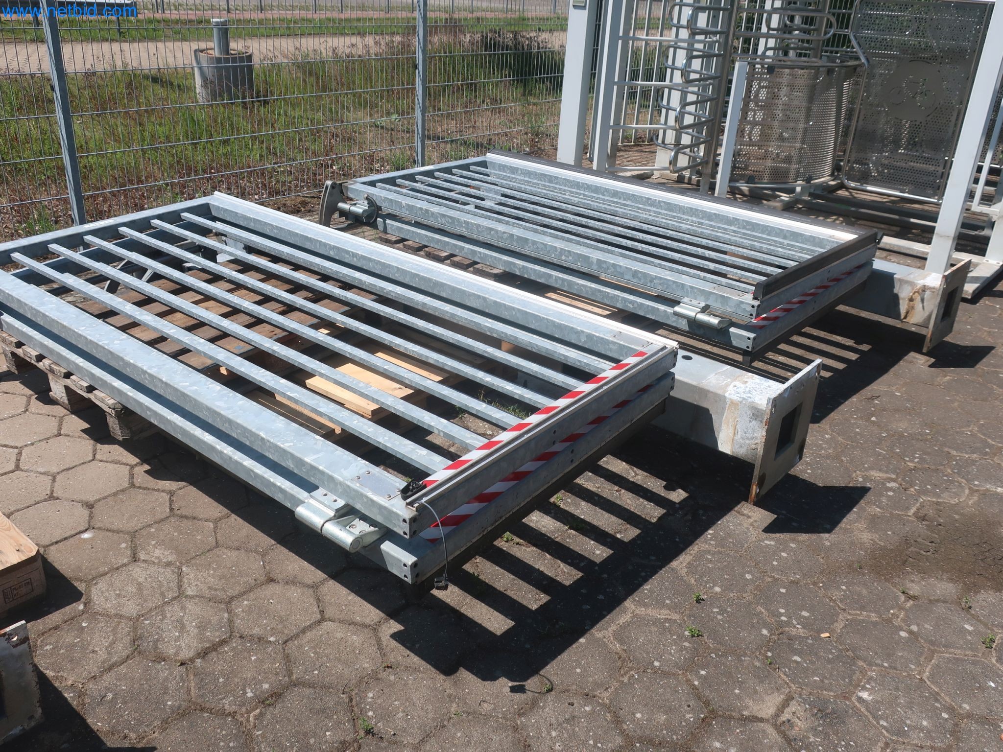 Magazinbestände, Rohöl-/Gas-Öl-/Einsatzpumpen sowie Betriebsausstattung einer Raffinerie-2