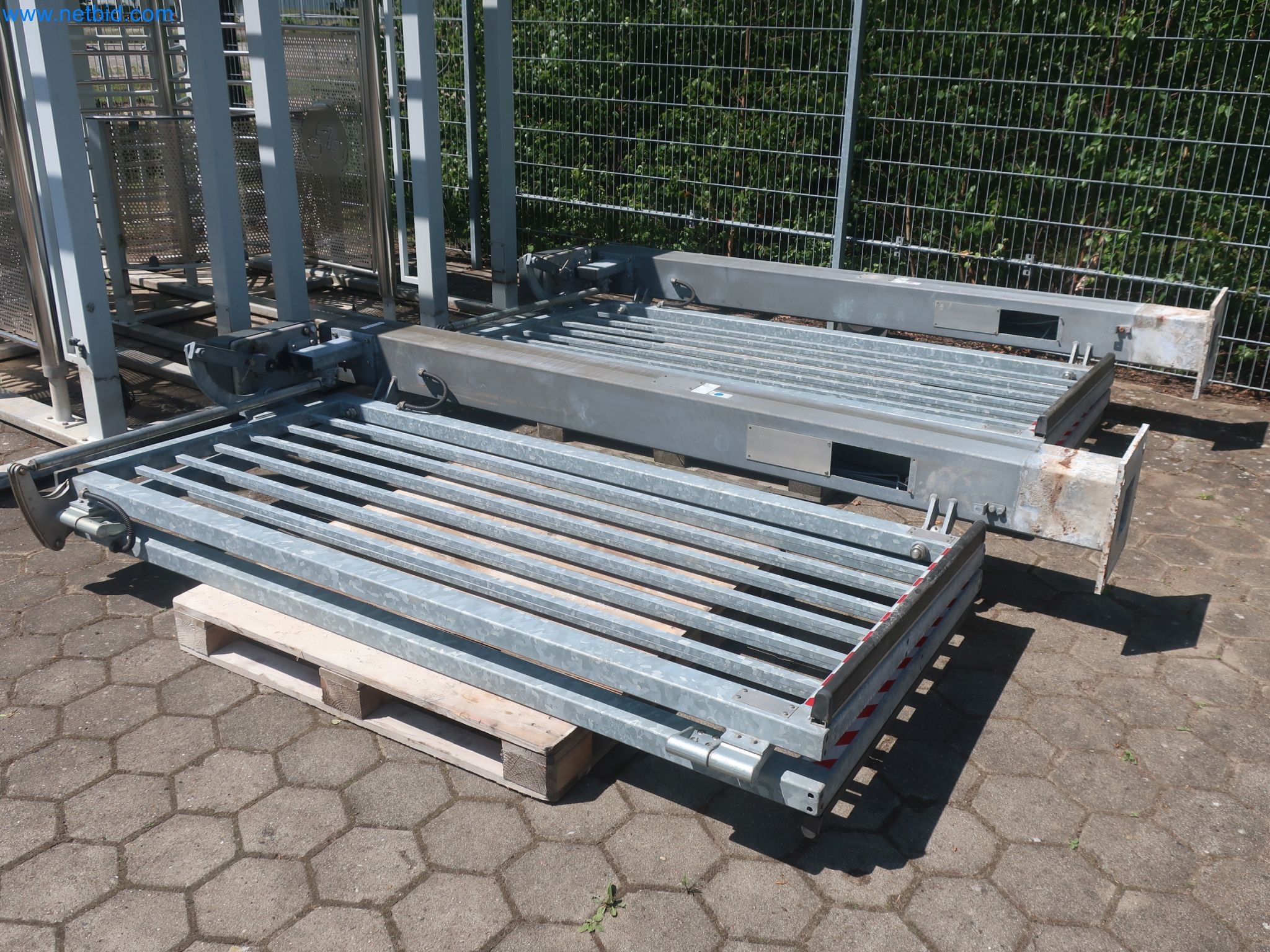 Magazinbestände, Rohöl-/Gas-Öl-/Einsatzpumpen sowie Betriebsausstattung einer Raffinerie-4