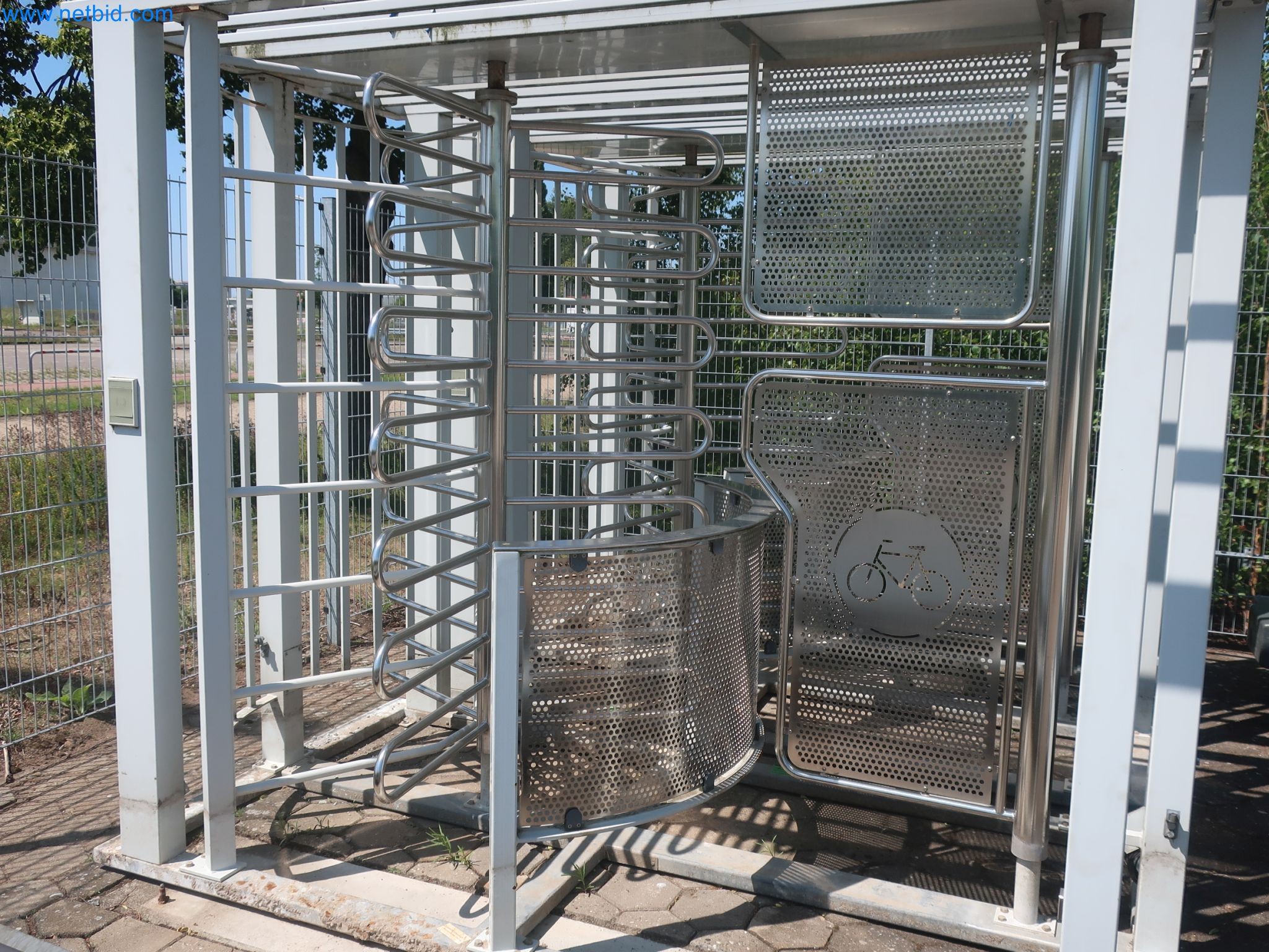 Magazinbestände, Rohöl-/Gas-Öl-/Einsatzpumpen sowie Betriebsausstattung einer Raffinerie-5