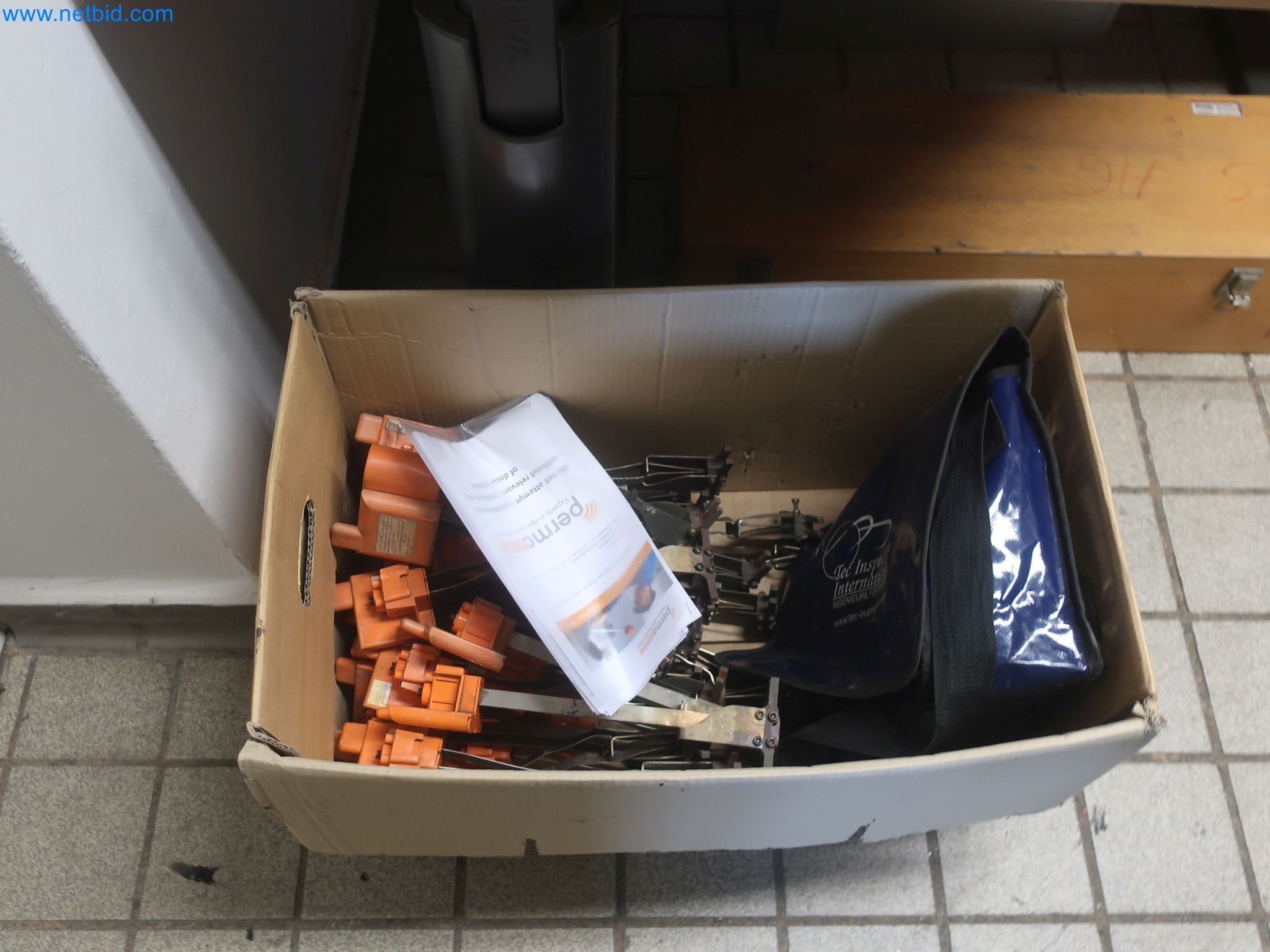 Závody na výrobu a skladování produktů z minerálních olejů, jakož i vstupů a hotových výrobků pro výrobu maziv.-6