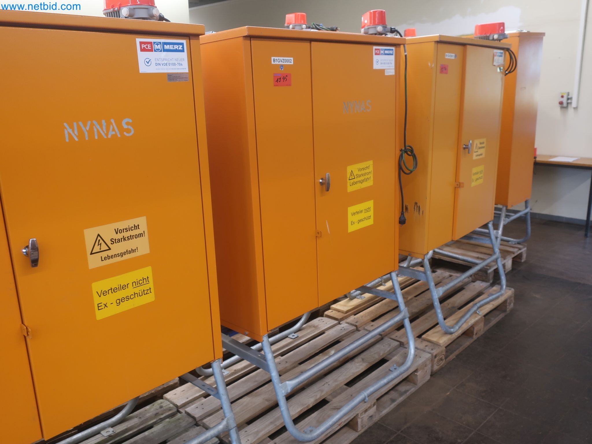 Magazinbestände, Rohöl-/Gas-Öl-/Einsatzpumpen sowie Betriebsausstattung einer Raffinerie-1