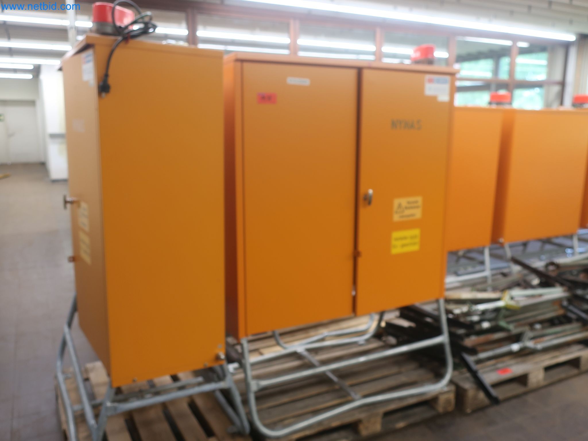 Závody na výrobu a skladování produktů z minerálních olejů, jakož i vstupů a hotových výrobků pro výrobu maziv.-1