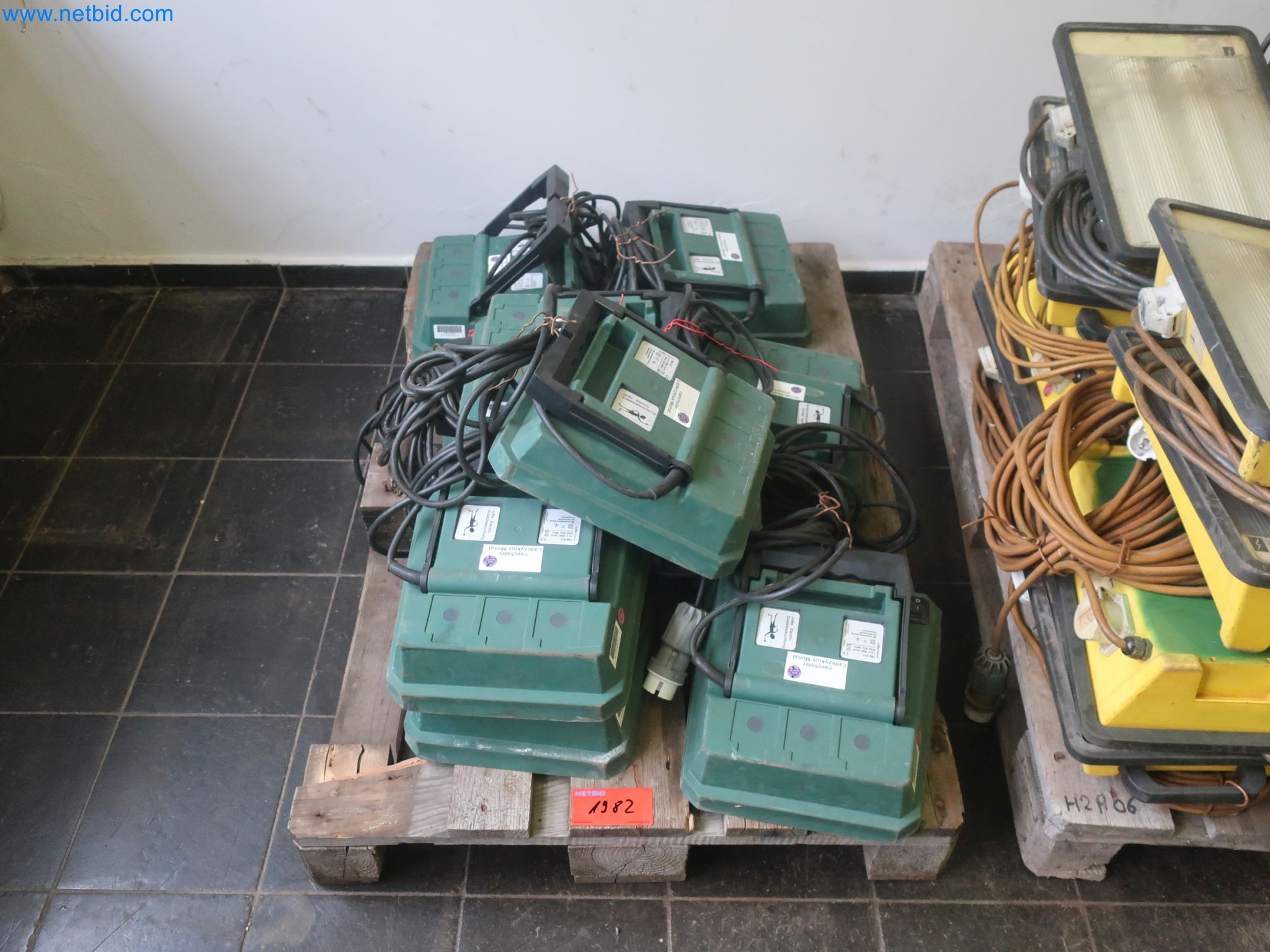 Závody na výrobu a skladování produktů z minerálních olejů, jakož i vstupů a hotových výrobků pro výrobu maziv.-11