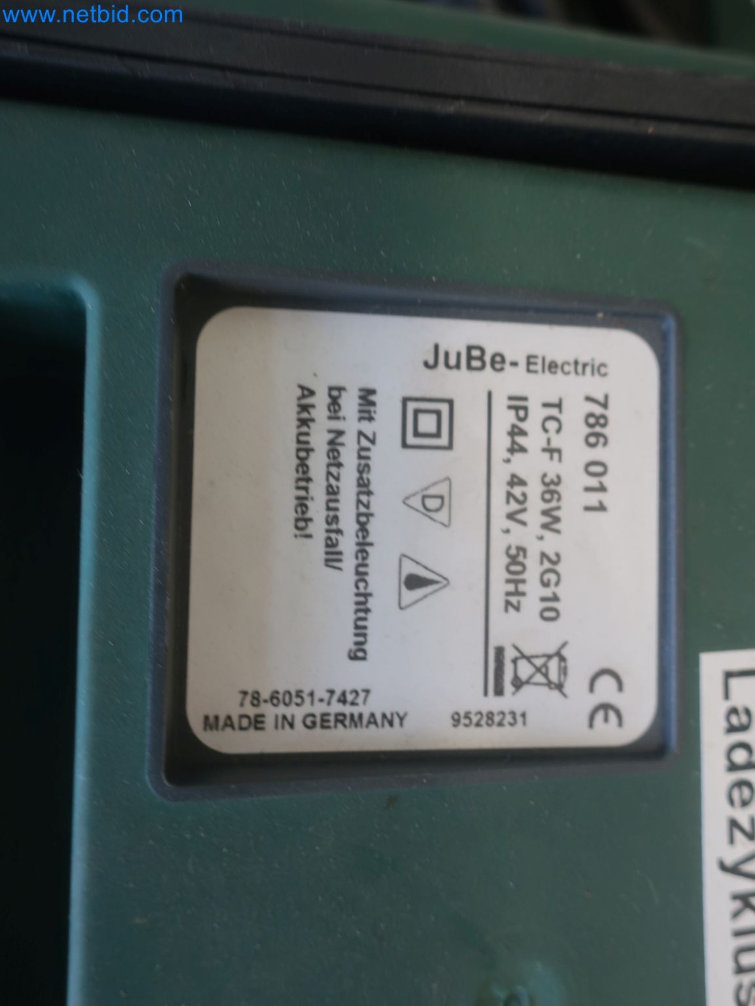 Závody na výrobu a skladování produktů z minerálních olejů, jakož i vstupů a hotových výrobků pro výrobu maziv.-12