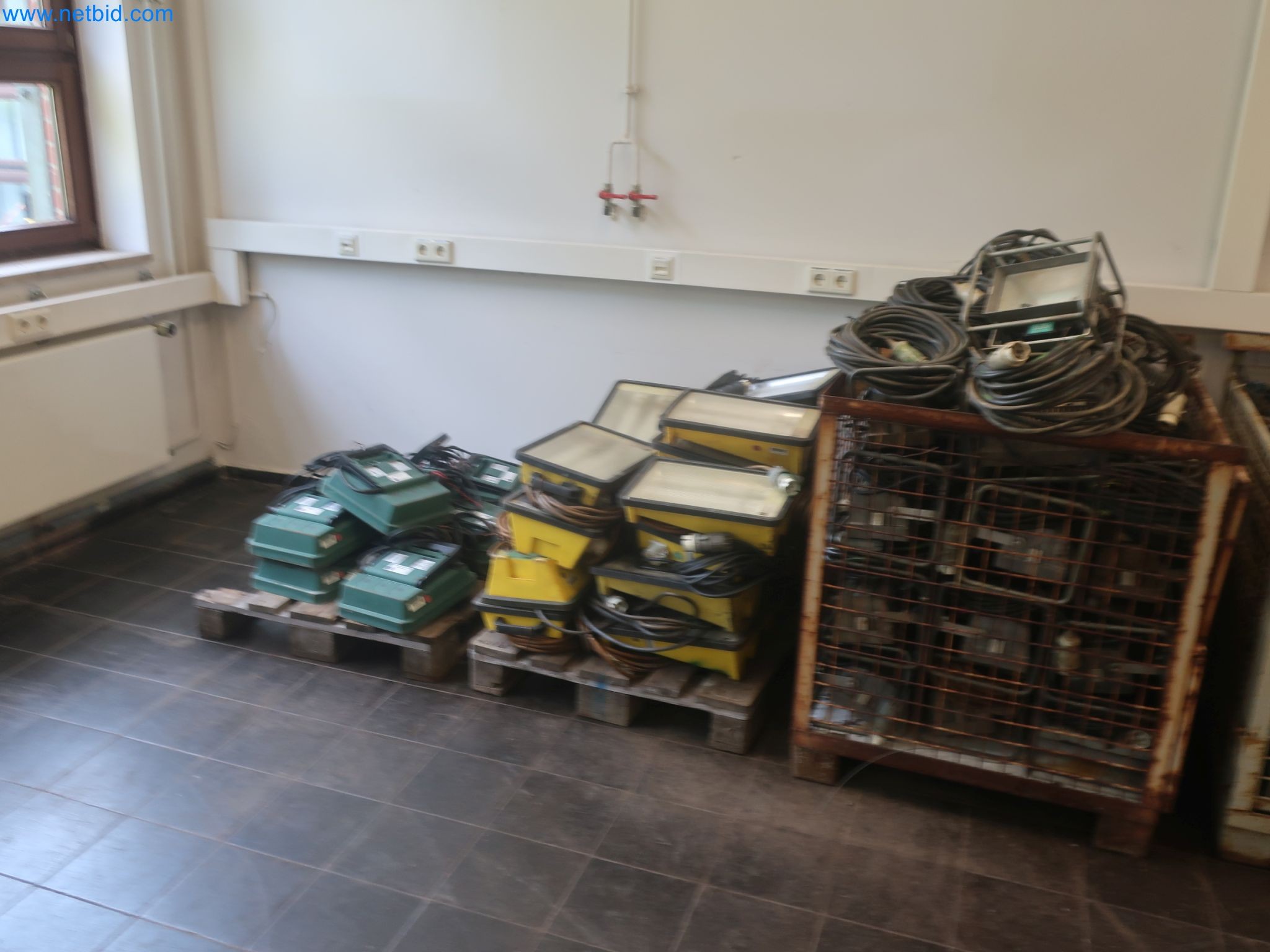 Závody na výrobu a skladování produktů z minerálních olejů, jakož i vstupů a hotových výrobků pro výrobu maziv.-1