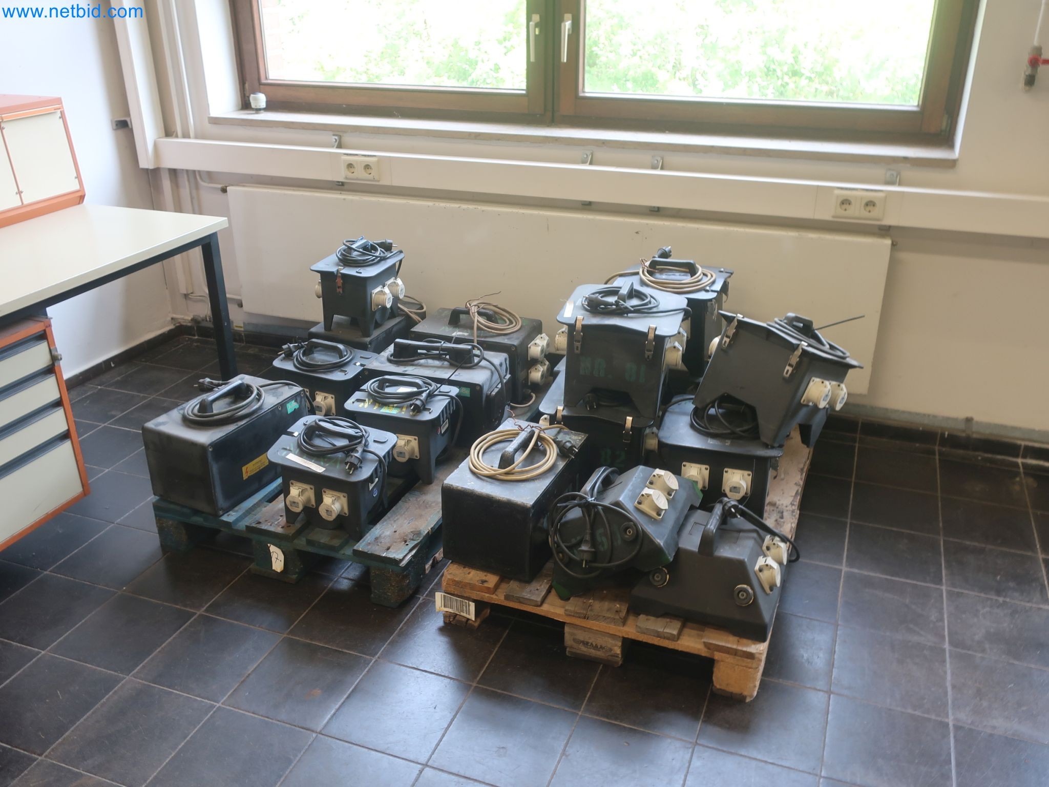 Závody na výrobu a skladování produktů z minerálních olejů, jakož i vstupů a hotových výrobků pro výrobu maziv.-3