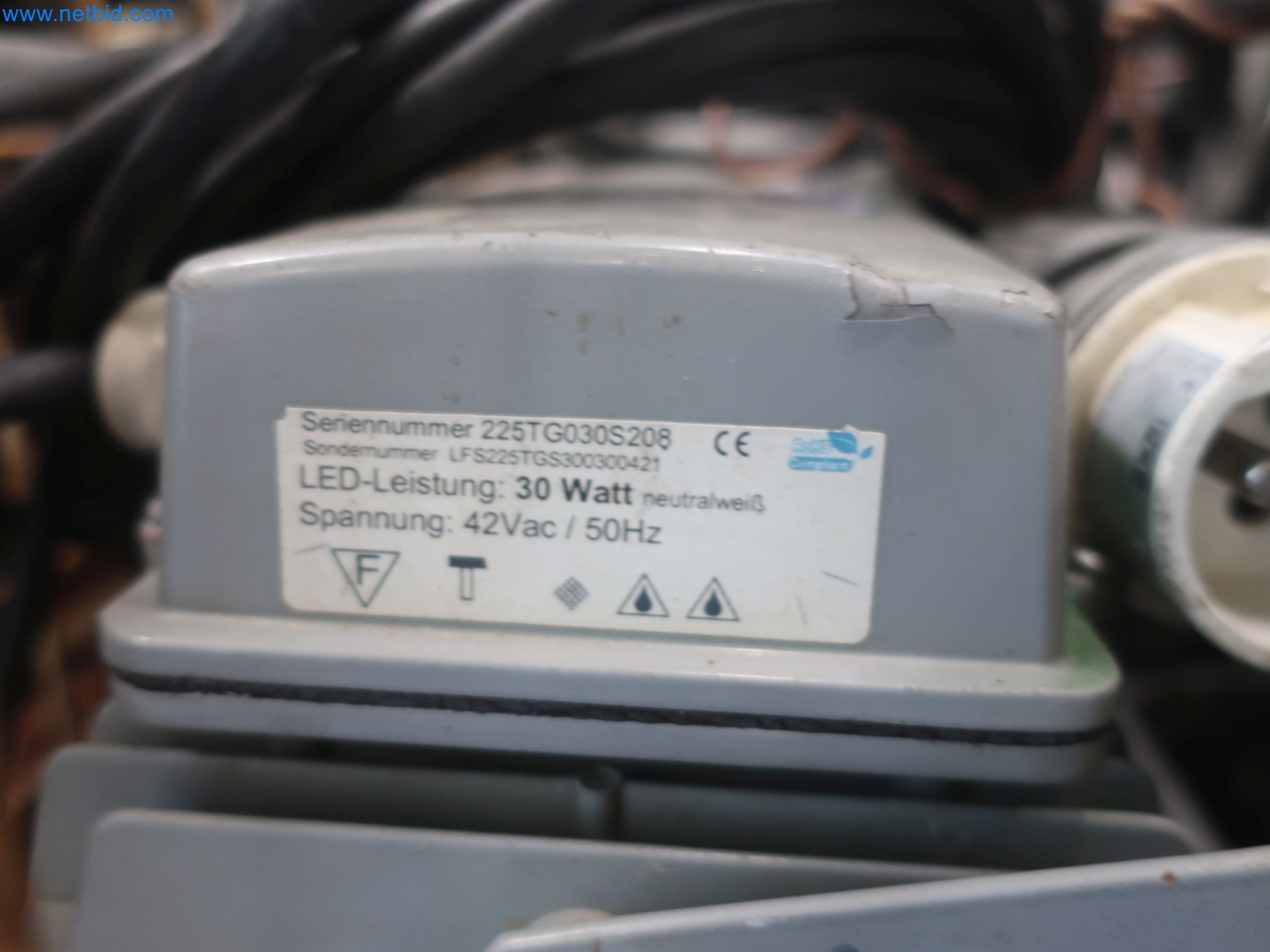 Závody na výrobu a skladování produktů z minerálních olejů, jakož i vstupů a hotových výrobků pro výrobu maziv.-6