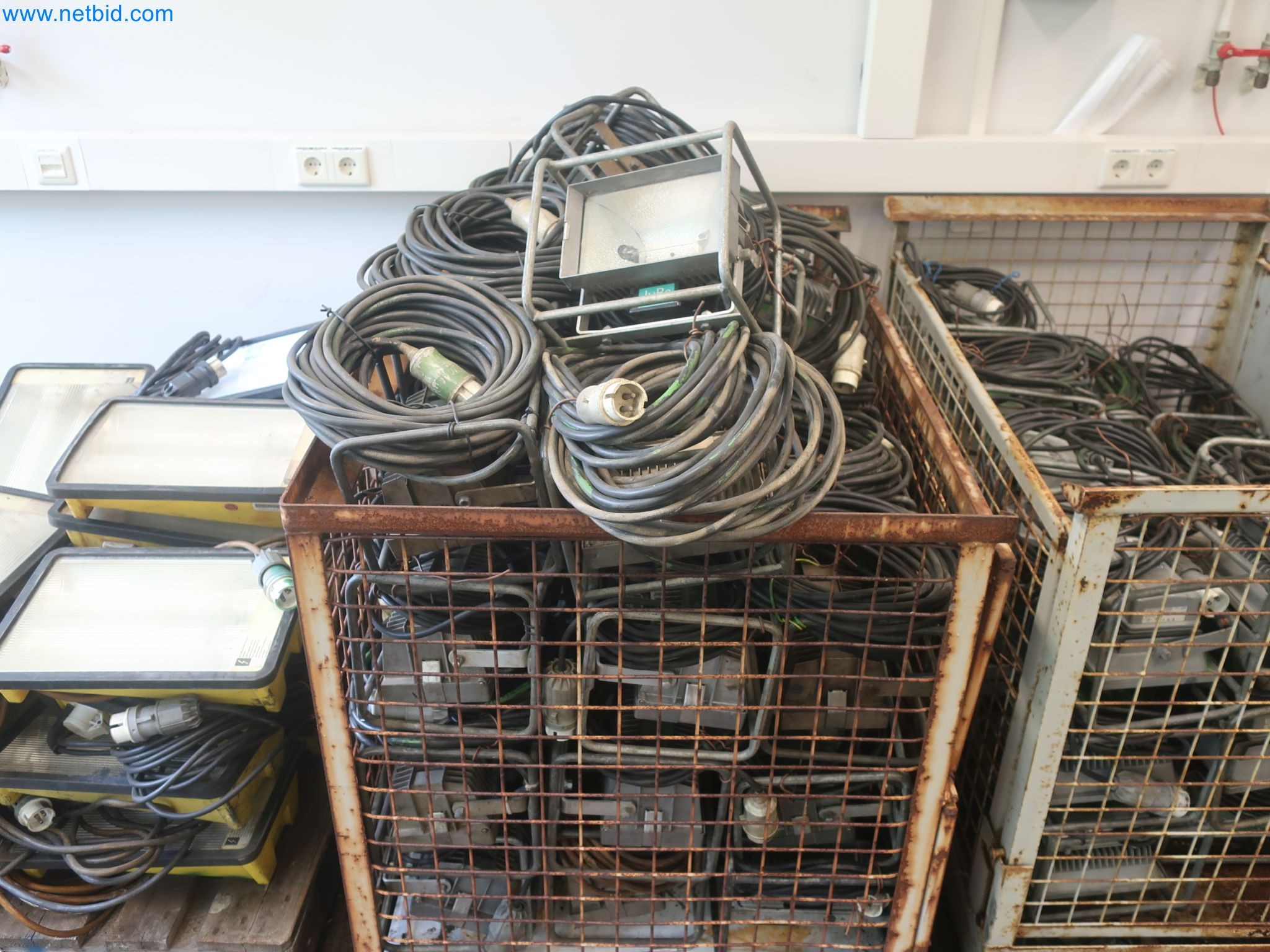 Závody na výrobu a skladování produktů z minerálních olejů, jakož i vstupů a hotových výrobků pro výrobu maziv.-7