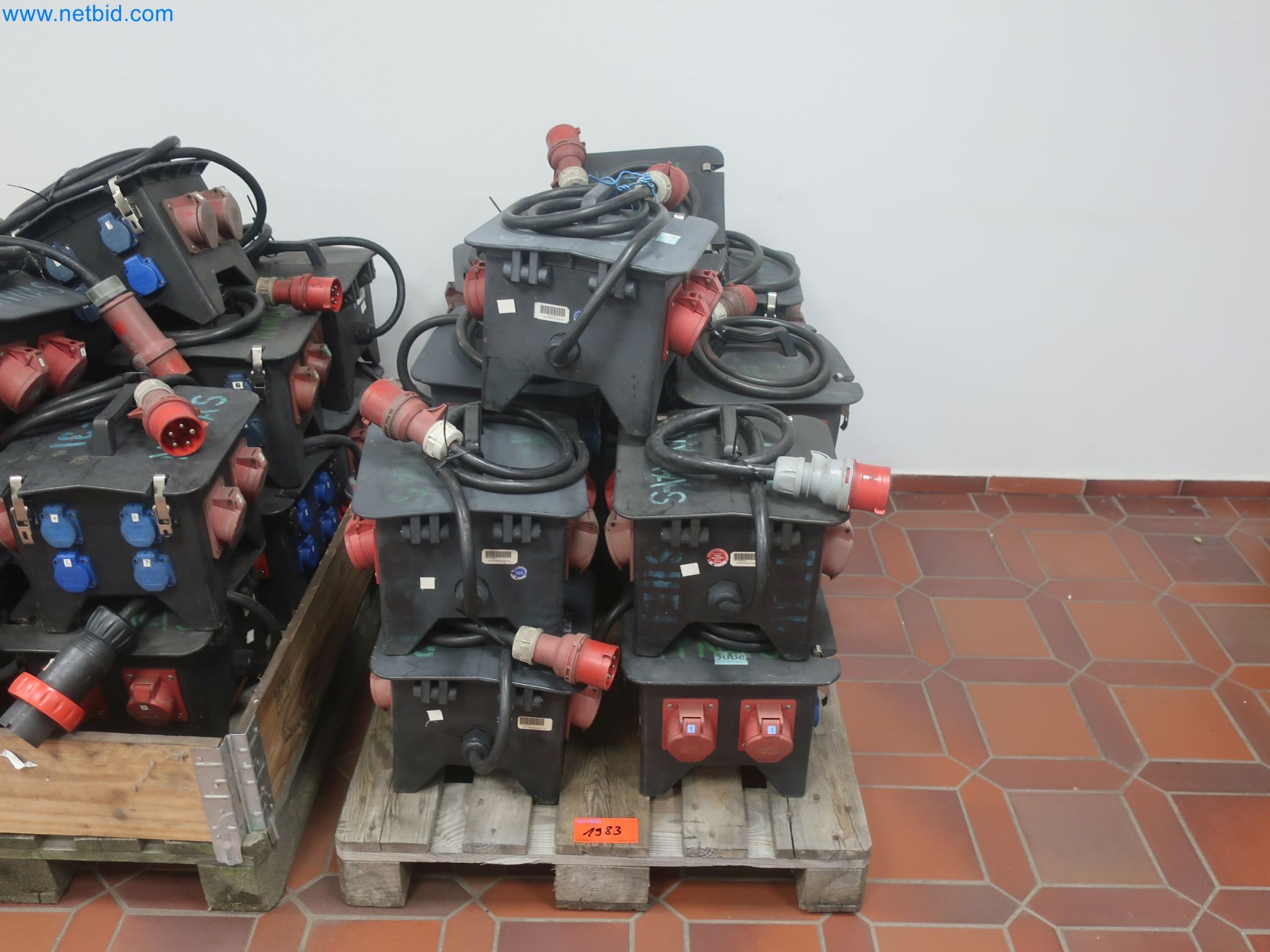 Závody na výrobu a skladování produktů z minerálních olejů, jakož i vstupů a hotových výrobků pro výrobu maziv.-1