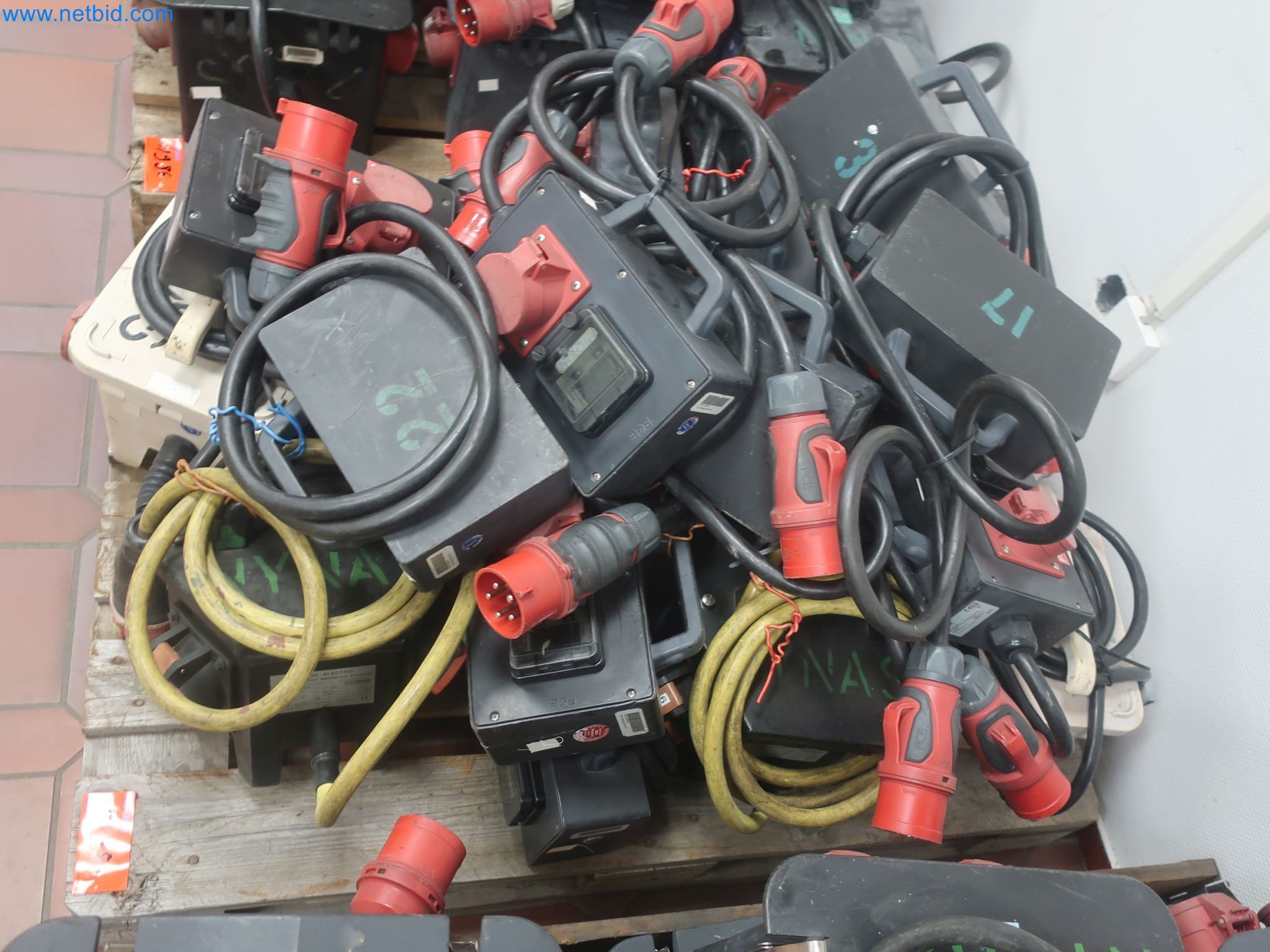 Zakłady produkcji i magazynowania mineralnych produktów olejowych, jak również surowców i produktów gotowych do produkcji smarów.-1