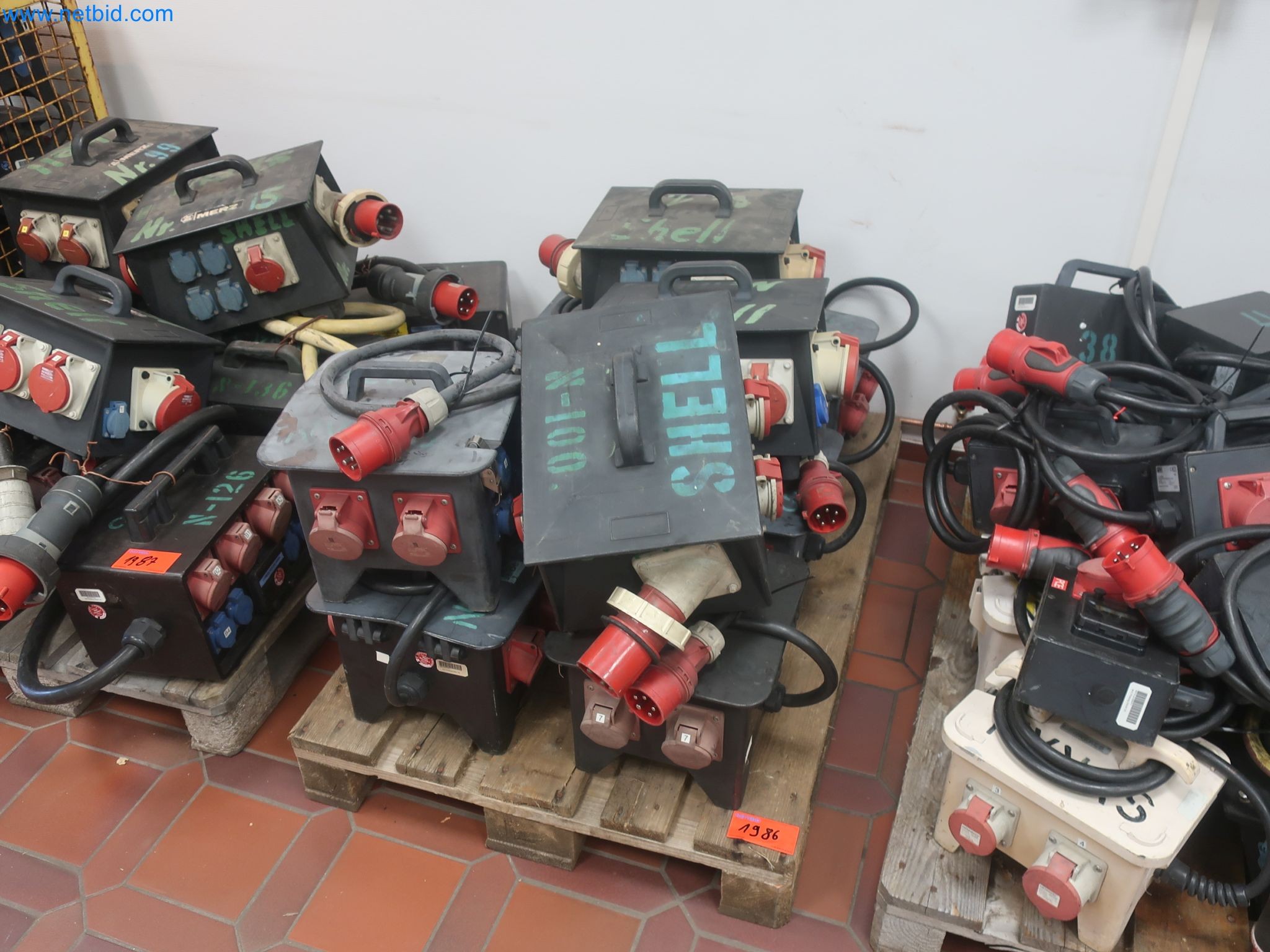 Závody na výrobu a skladování produktů z minerálních olejů, jakož i vstupů a hotových výrobků pro výrobu maziv.-1