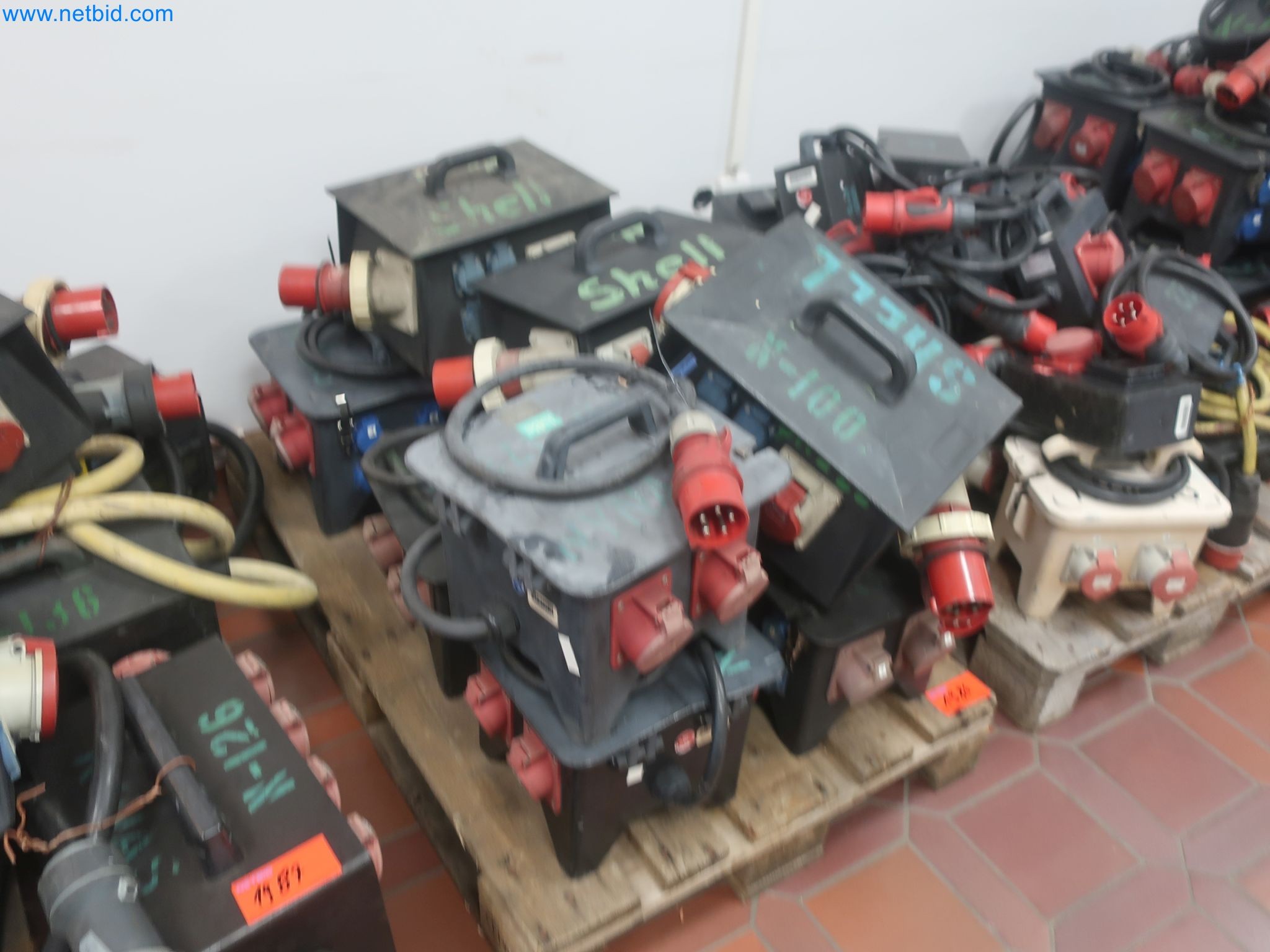 Závody na výrobu a skladování produktů z minerálních olejů, jakož i vstupů a hotových výrobků pro výrobu maziv.-2