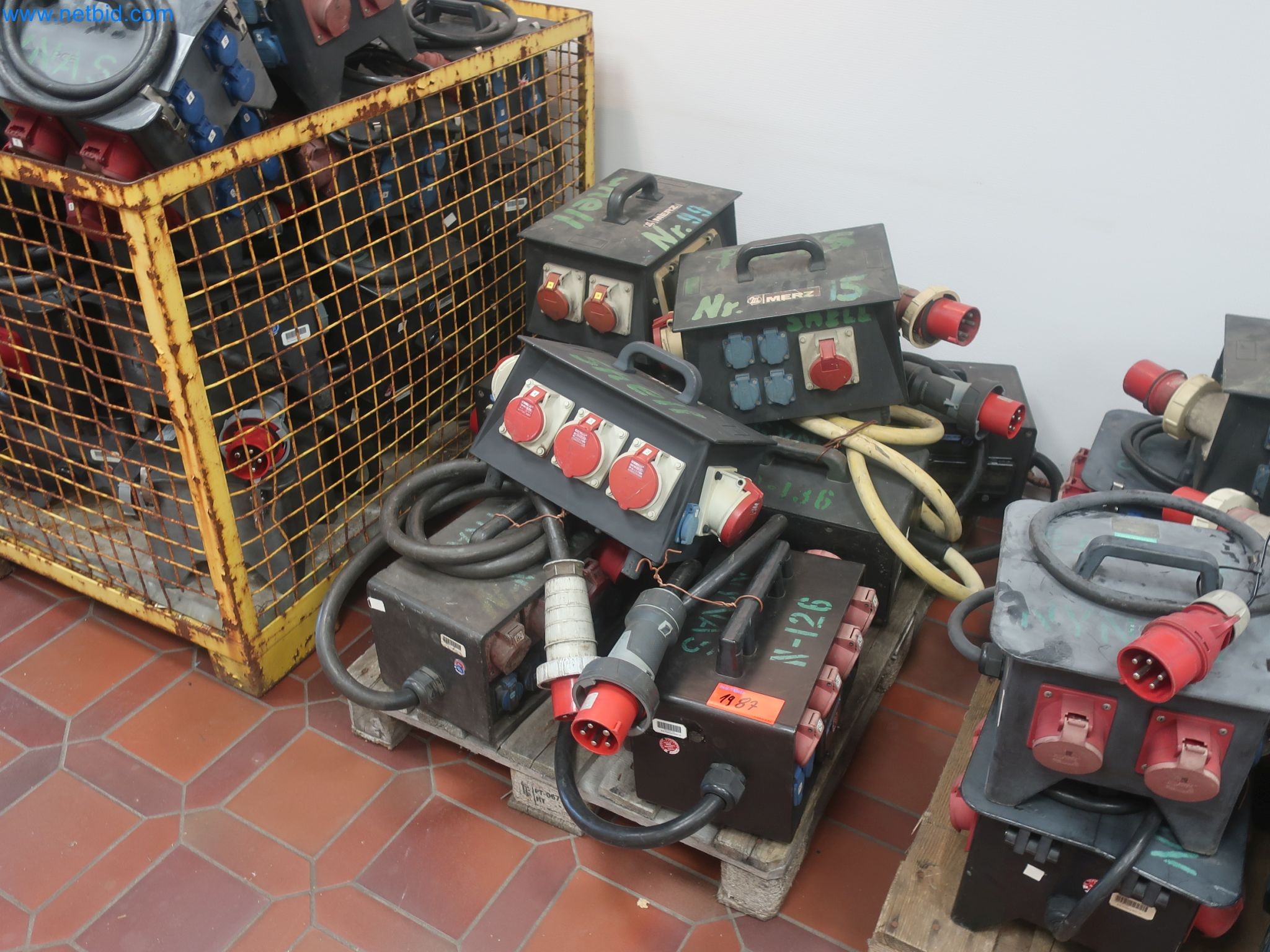 Závody na výrobu a skladování produktů z minerálních olejů, jakož i vstupů a hotových výrobků pro výrobu maziv.-1