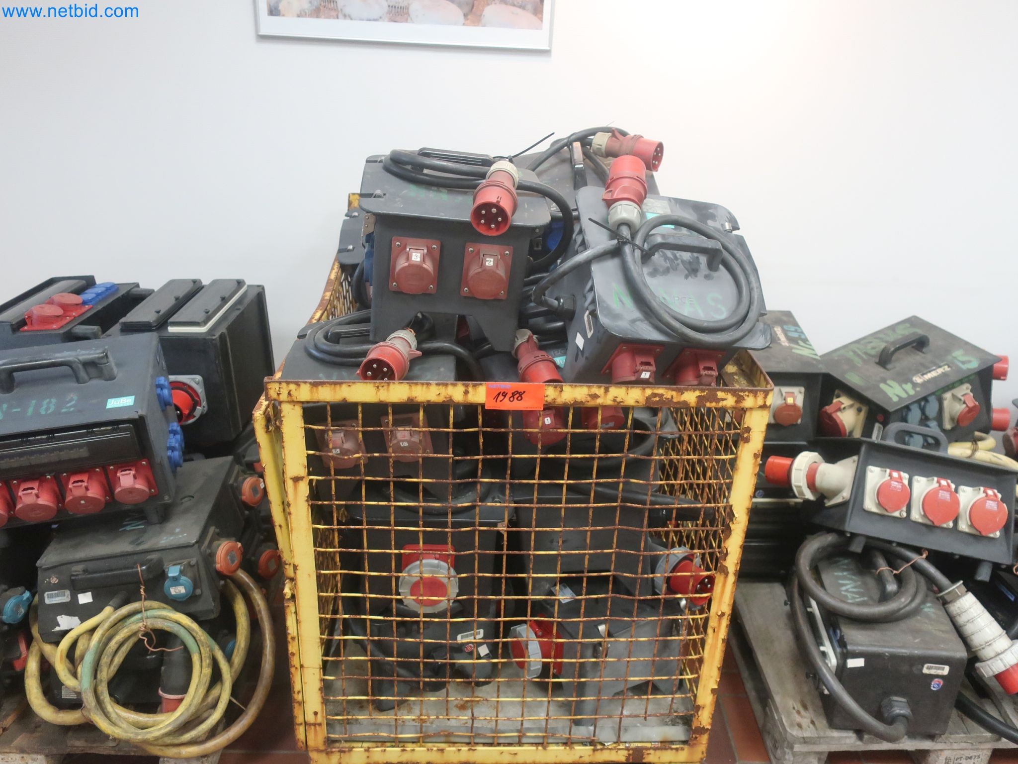 Závody na výrobu a skladování produktů z minerálních olejů, jakož i vstupů a hotových výrobků pro výrobu maziv.-1