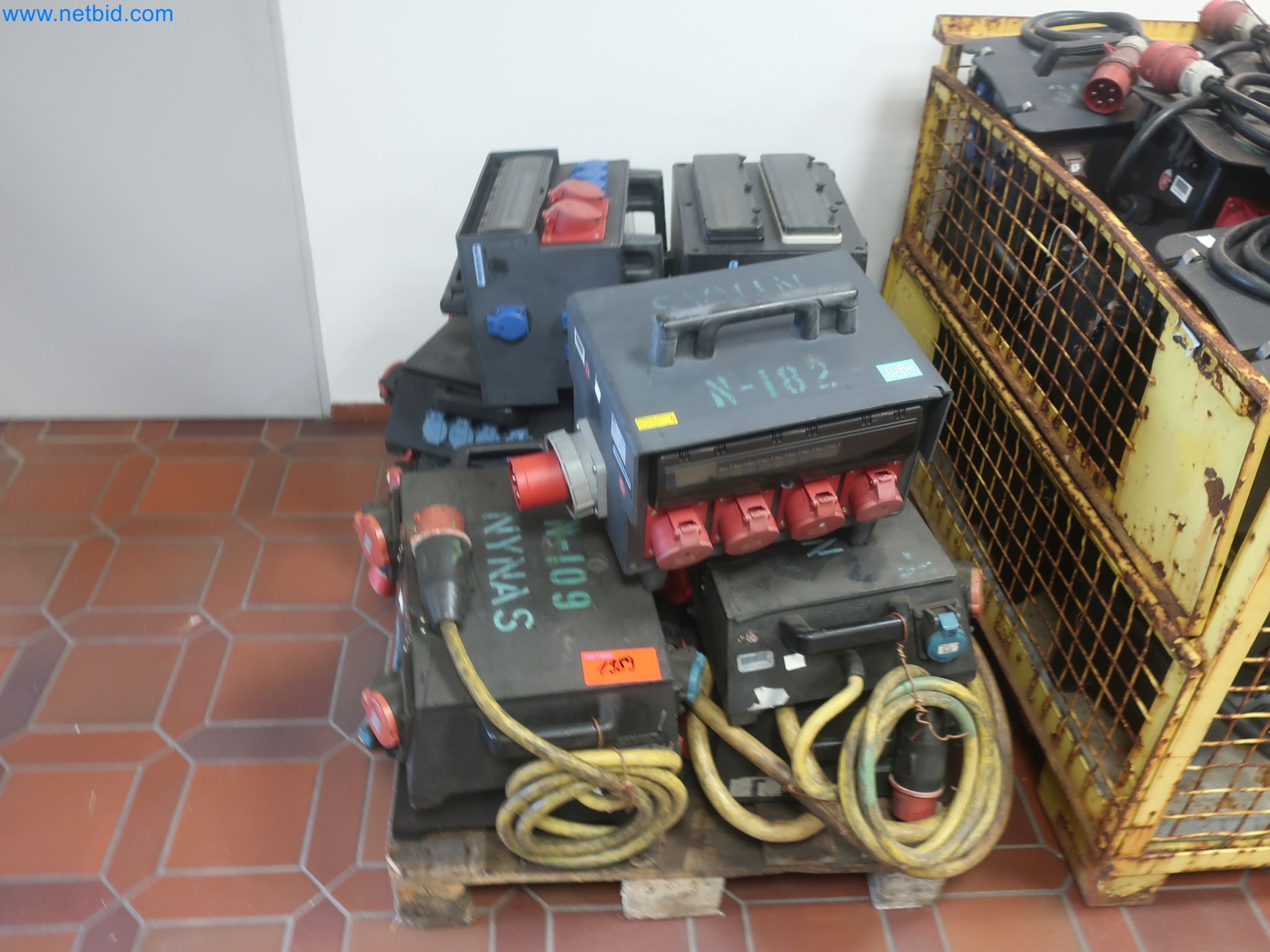 Závody na výrobu a skladování produktů z minerálních olejů, jakož i vstupů a hotových výrobků pro výrobu maziv.-3