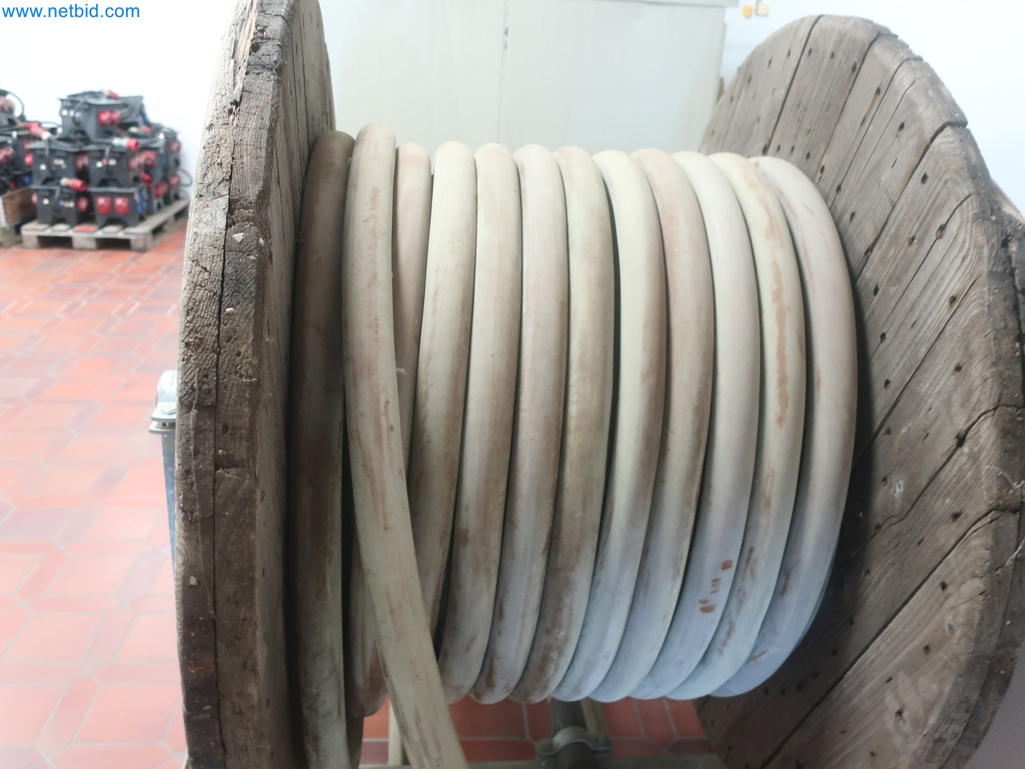 Magazinbestände, Rohöl-/Gas-Öl-/Einsatzpumpen sowie Betriebsausstattung einer Raffinerie-3