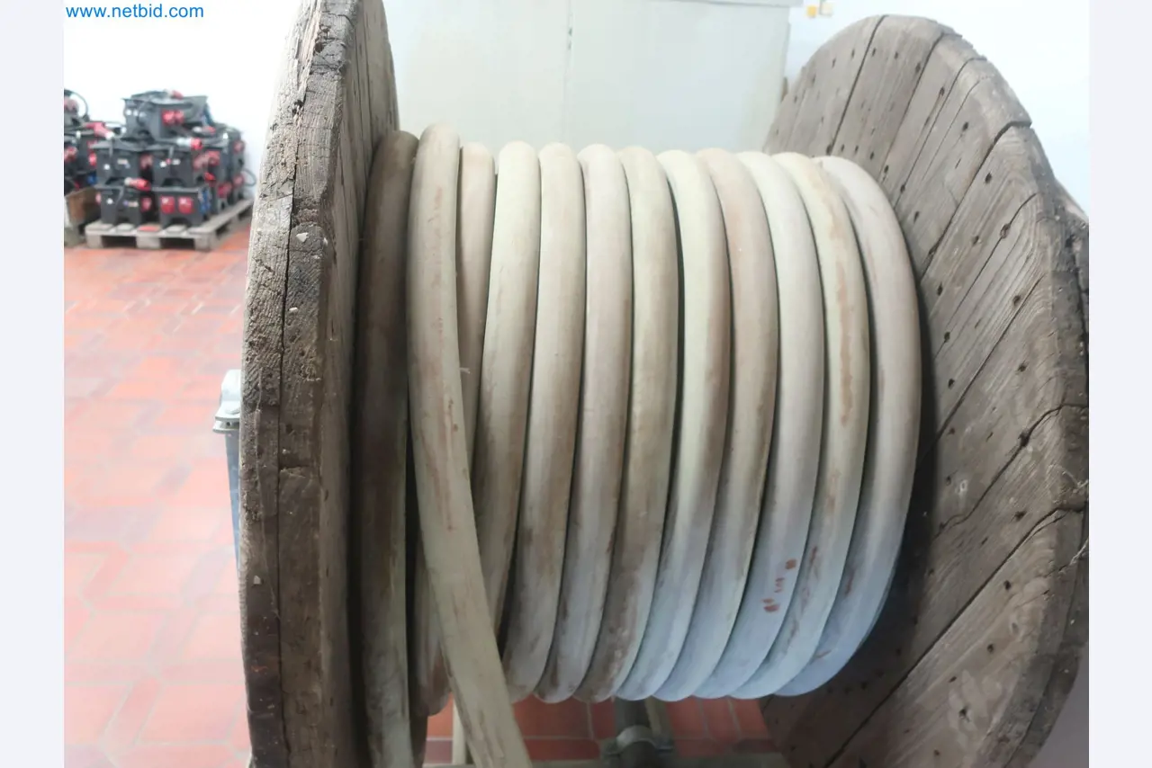 Plantas de producción y almacenamiento de productos derivados del petróleo, así como de insumos y productos acabados para la fabricación de lubricantes.-3