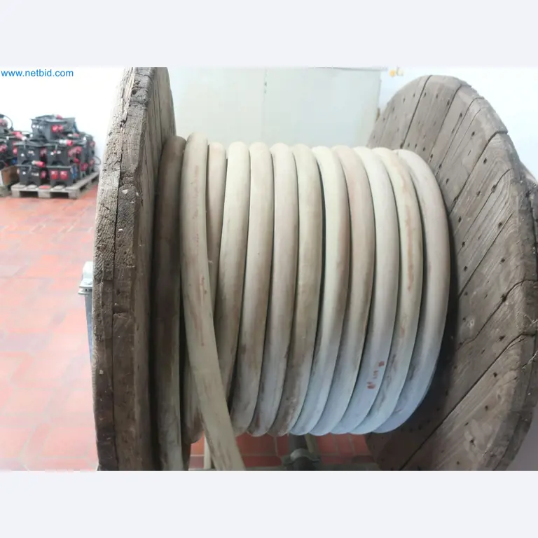 Plantas de producción y almacenamiento de productos derivados del petróleo, así como de insumos y productos acabados para la fabricación de lubricantes.-3